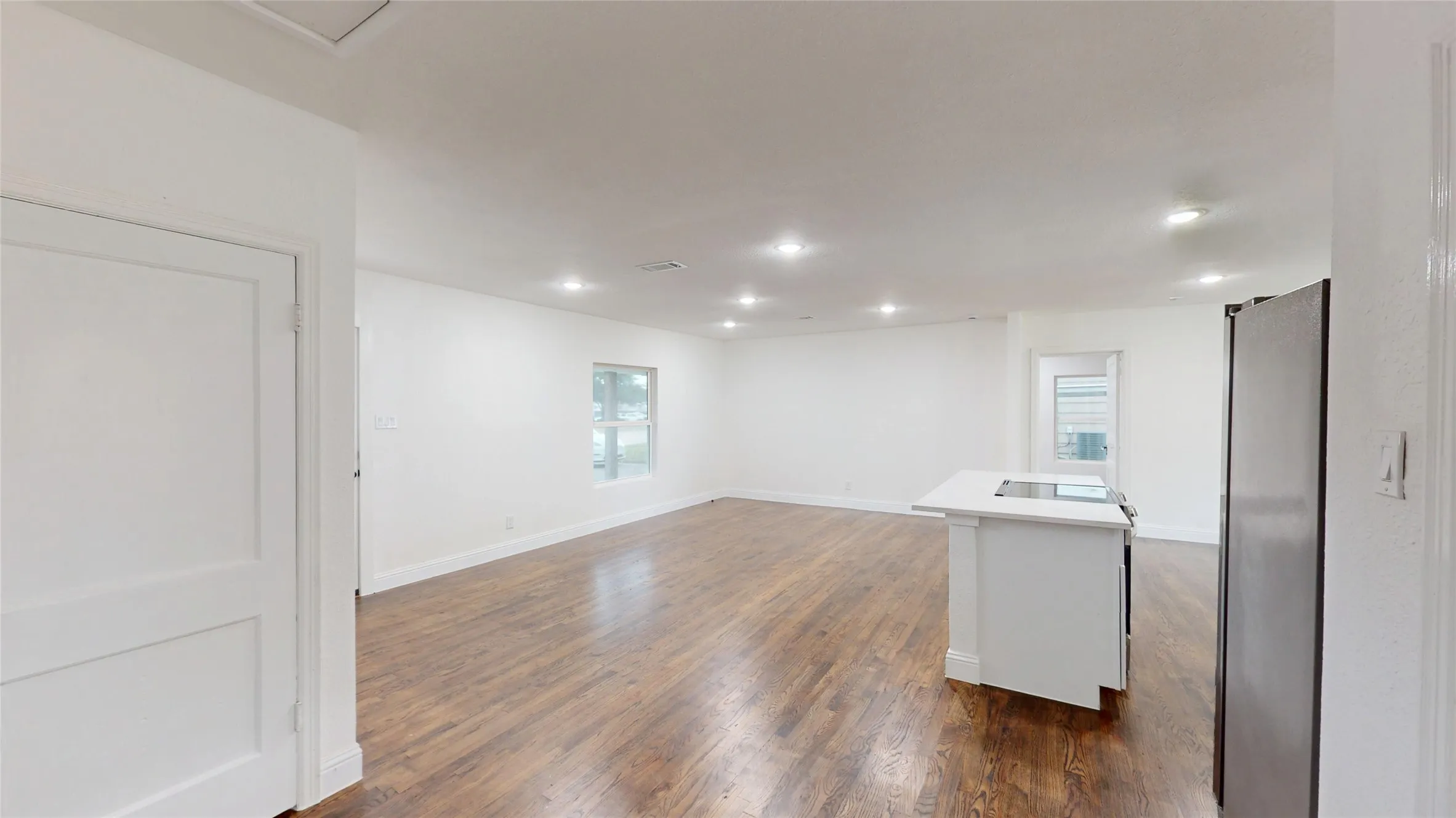 Single Family Residence For Sale in Dallas County , 1425 W Walnut Street, Garland, Texas 75042, 3 Bedroom, 2 Bathroom, Garage spaces, 1,395 Sqft, built in 1950, Preowned, mls#21203972, Real Estate Agent in Garland, Homes For Sale in Dallas county, Homes For Sale in Garland, Realtor in Garland Texas, Real Estate Brokerage Independent Realty Texas, Luminita Cordes Realtor