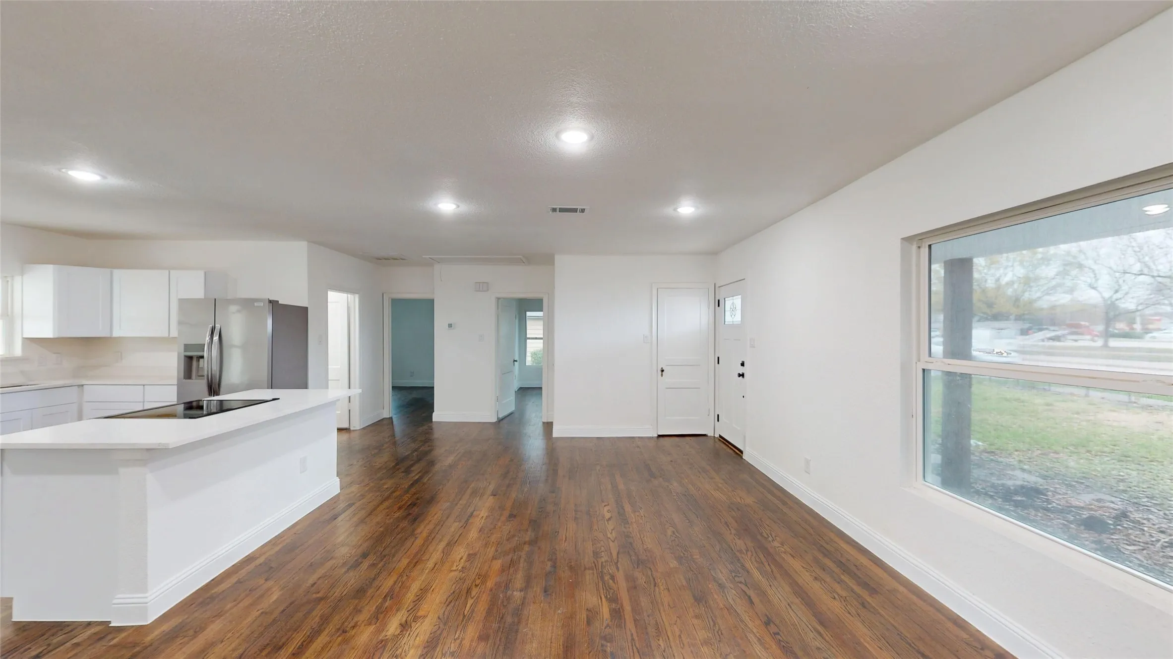 Single Family Residence For Sale in Dallas County , 1425 W Walnut Street, Garland, Texas 75042, 3 Bedroom, 2 Bathroom, Garage spaces, 1,395 Sqft, built in 1950, Preowned, mls#21203972, Real Estate Agent in Garland, Homes For Sale in Dallas county, Homes For Sale in Garland, Realtor in Garland Texas, Real Estate Brokerage Independent Realty Texas, Luminita Cordes Realtor