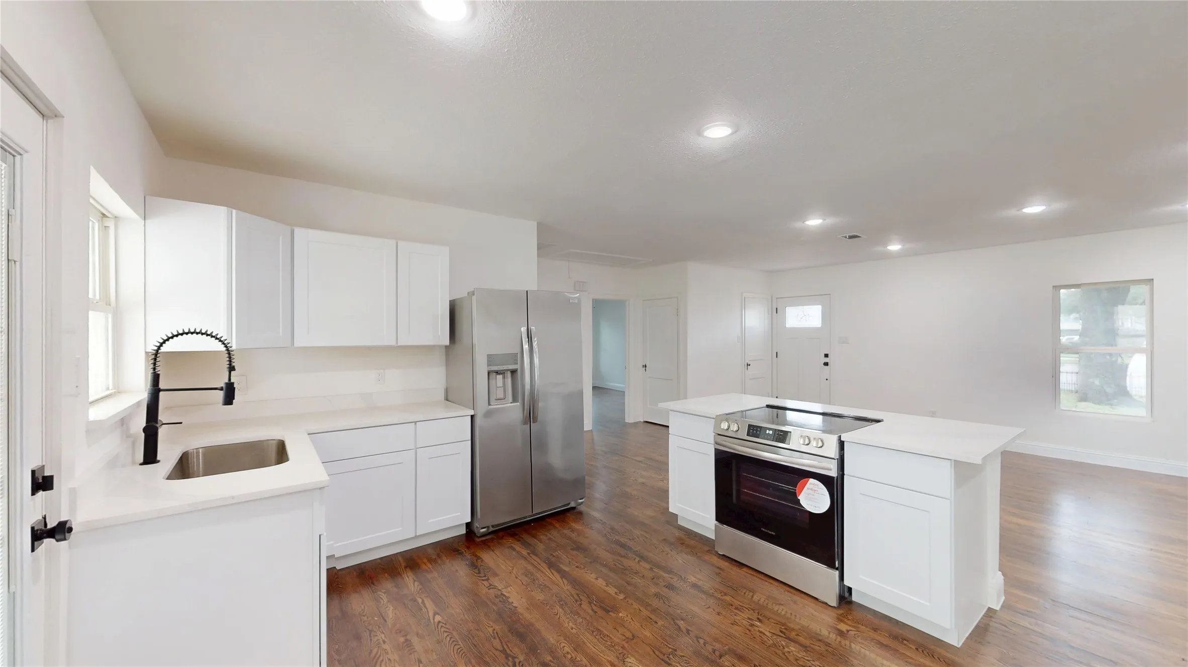 Single Family Residence For Sale in Dallas County , 1425 W Walnut Street, Garland, Texas 75042, 3 Bedroom, 2 Bathroom, Garage spaces, 1,395 Sqft, built in 1950, Preowned, mls#21203972, Real Estate Agent in Garland, Homes For Sale in Dallas county, Homes For Sale in Garland, Realtor in Garland Texas, Real Estate Brokerage Independent Realty Texas, Luminita Cordes Realtor