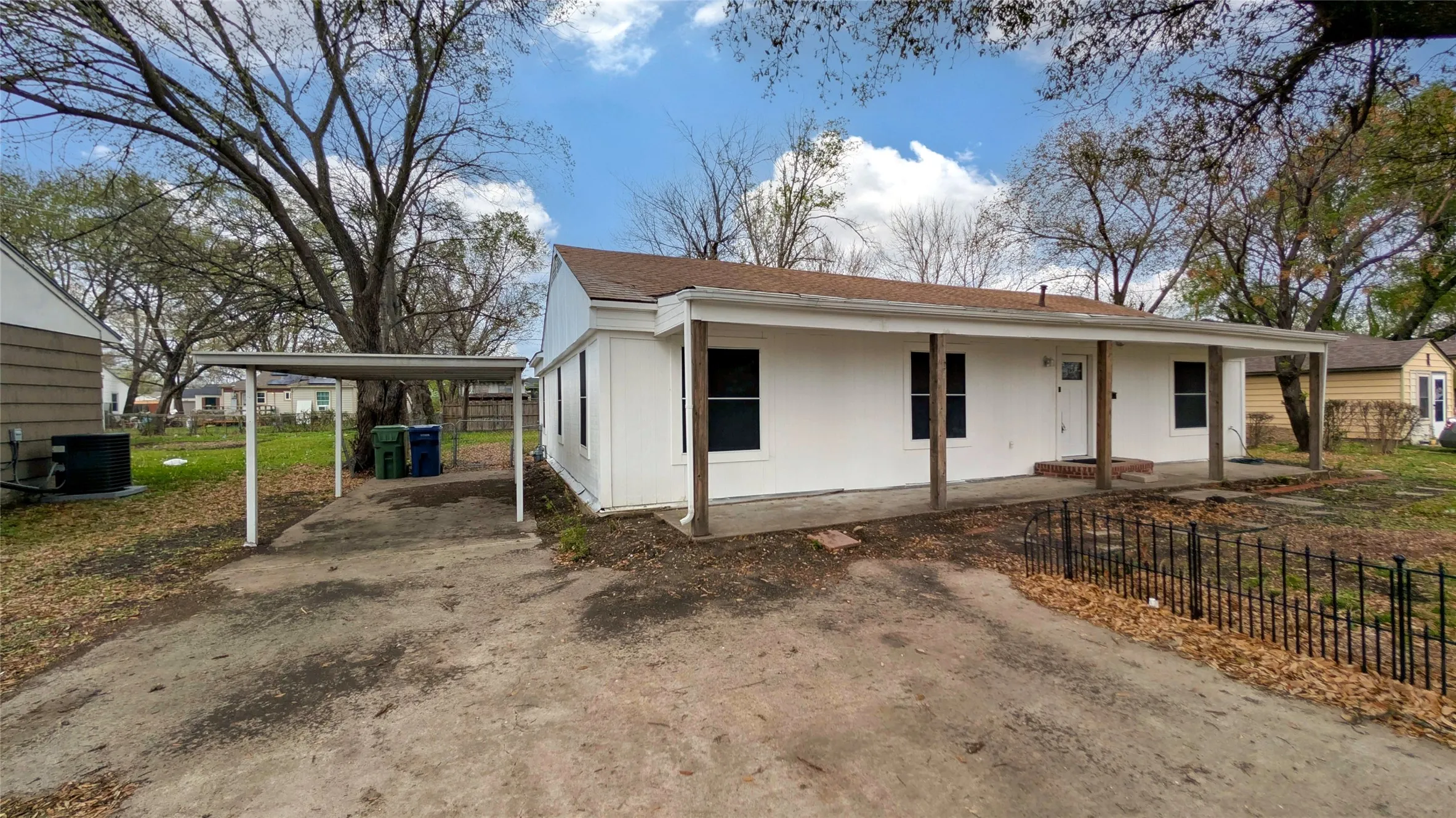 Single Family Residence For Sale in Dallas County , 1425 W Walnut Street, Garland, Texas 75042, 3 Bedroom, 2 Bathroom, Garage spaces, 1,395 Sqft, built in 1950, Preowned, mls#21203972, Real Estate Agent in Garland, Homes For Sale in Dallas county, Homes For Sale in Garland, Realtor in Garland Texas, Real Estate Brokerage Independent Realty Texas, Luminita Cordes Realtor
