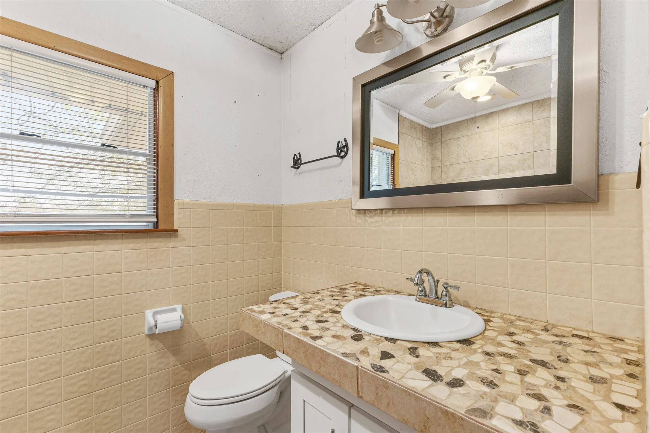 Farm For Sale in Limestone County , 195 County Road 852, Donie, Texas 75838, 3 Bedrooms, 2 Bathrooms, 1 Garage spaces, 2,215 Sqft, built in 1965, Price $345,000, mls#21203138, Real Estate Agent in Donie, Homes For Sale in Limestone county, Homes For Sale in Donie, Realtor in Donie Texas, Real Estate Brokerage Independent Realty Texas, Luminita Cordes Realtor