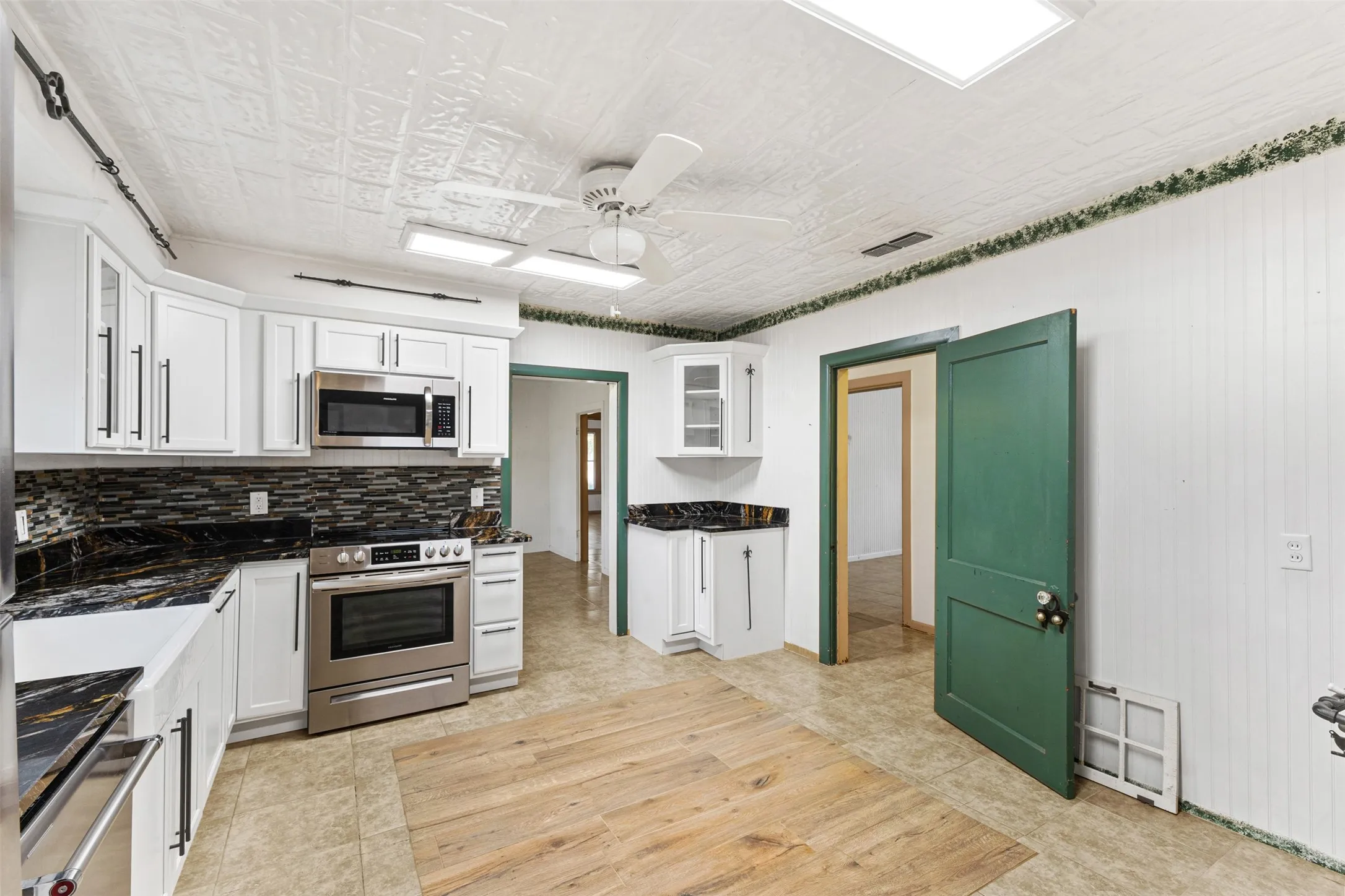 Farm For Sale in Limestone County , 195 County Road 852, Donie, Texas 75838, 3 Bedrooms, 2 Bathrooms, 1 Garage spaces, 2,215 Sqft, built in 1965, Price $345,000, mls#21203138, Real Estate Agent in Donie, Homes For Sale in Limestone county, Homes For Sale in Donie, Realtor in Donie Texas, Real Estate Brokerage Independent Realty Texas, Luminita Cordes Realtor