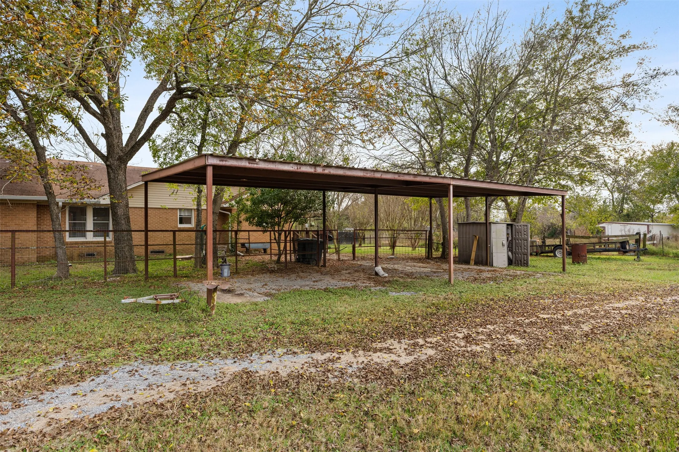 Farm For Sale in Limestone County , 195 County Road 852, Donie, Texas 75838, 3 Bedrooms, 2 Bathrooms, 1 Garage spaces, 2,215 Sqft, built in 1965, Price $345,000, mls#21203138, Real Estate Agent in Donie, Homes For Sale in Limestone county, Homes For Sale in Donie, Realtor in Donie Texas, Real Estate Brokerage Independent Realty Texas, Luminita Cordes Realtor
