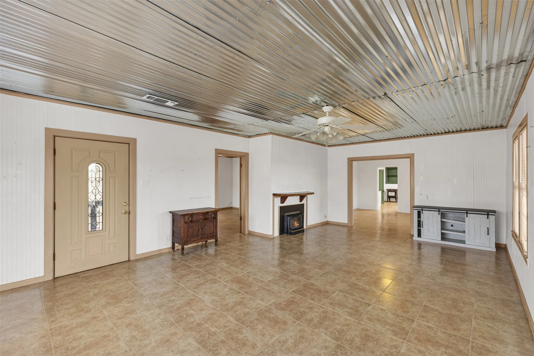 Farm For Sale in Limestone County , 195 County Road 852, Donie, Texas 75838, 3 Bedrooms, 2 Bathrooms, 1 Garage spaces, 2,215 Sqft, built in 1965, Price $345,000, mls#21203138, Real Estate Agent in Donie, Homes For Sale in Limestone county, Homes For Sale in Donie, Realtor in Donie Texas, Real Estate Brokerage Independent Realty Texas, Luminita Cordes Realtor