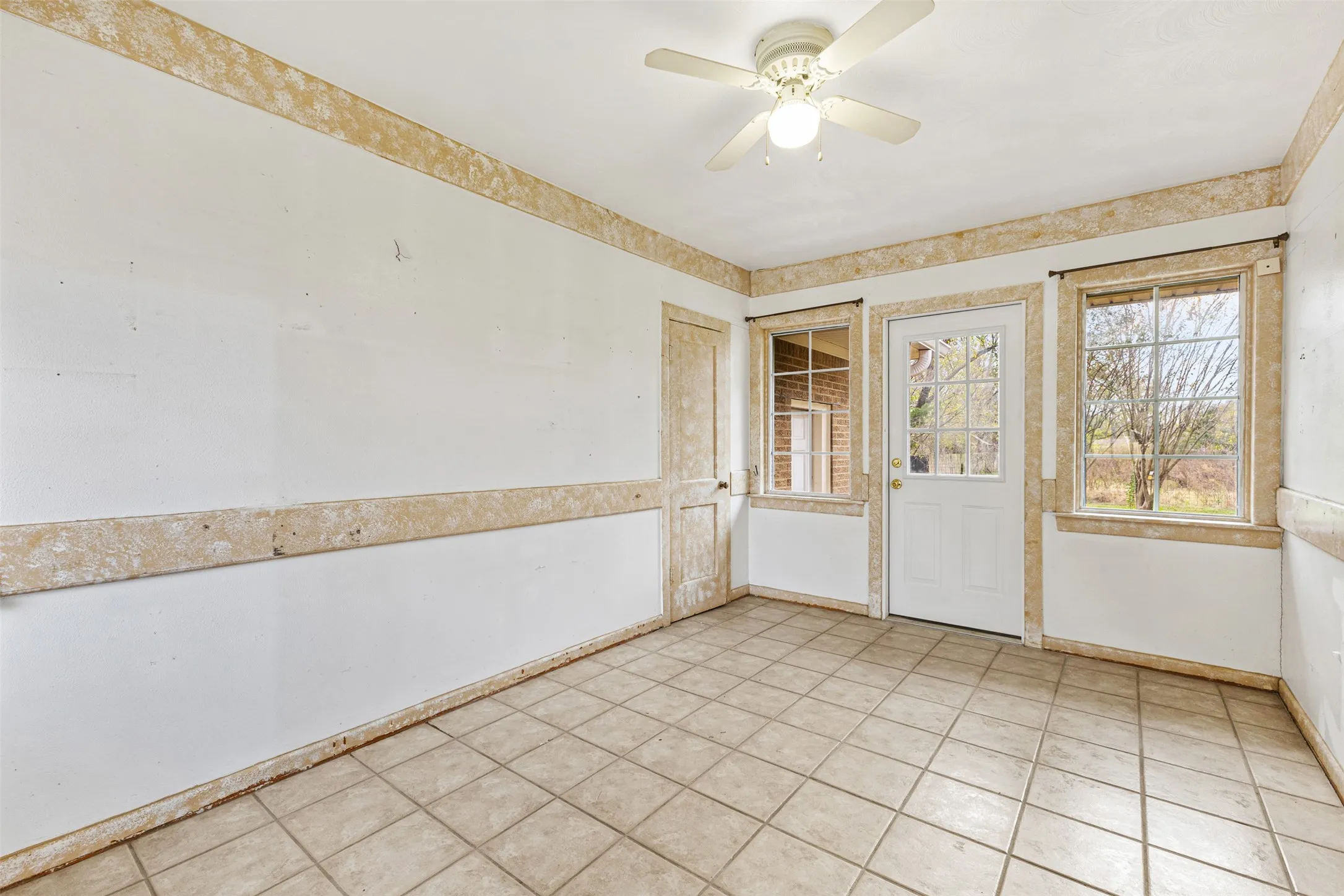 Farm For Sale in Limestone County , 195 County Road 852, Donie, Texas 75838, 3 Bedrooms, 2 Bathrooms, 1 Garage spaces, 2,215 Sqft, built in 1965, Price $345,000, mls#21203138, Real Estate Agent in Donie, Homes For Sale in Limestone county, Homes For Sale in Donie, Realtor in Donie Texas, Real Estate Brokerage Independent Realty Texas, Luminita Cordes Realtor