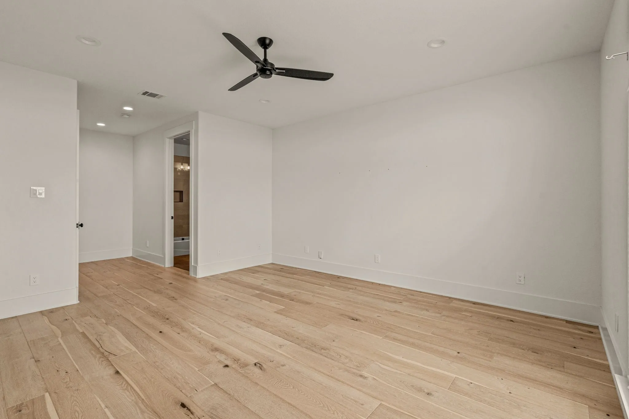 Single Family Residence For Sale in Parker County , 227 High View Trail, Aledo, Texas 76008, 4 Bedroom, 7 Bathroom, 4 Garage spaces, 6,203 Sqft, built in 2021, Preowned, mls#21204207, Real Estate Agent in Aledo, Homes For Sale in Parker county, Homes For Sale in Aledo, Realtor in Aledo Texas, Real Estate Brokerage Independent Realty Texas, Luminita Cordes Realtor