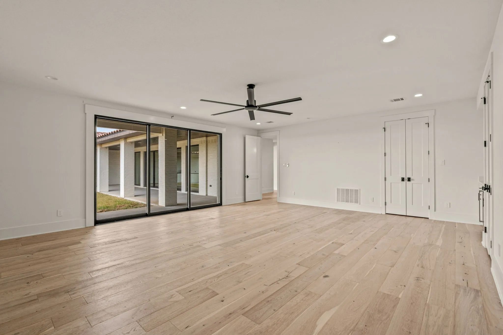 Single Family Residence For Sale in Parker County , 227 High View Trail, Aledo, Texas 76008, 4 Bedroom, 7 Bathroom, 4 Garage spaces, 6,203 Sqft, built in 2021, Preowned, mls#21204207, Real Estate Agent in Aledo, Homes For Sale in Parker county, Homes For Sale in Aledo, Realtor in Aledo Texas, Real Estate Brokerage Independent Realty Texas, Luminita Cordes Realtor