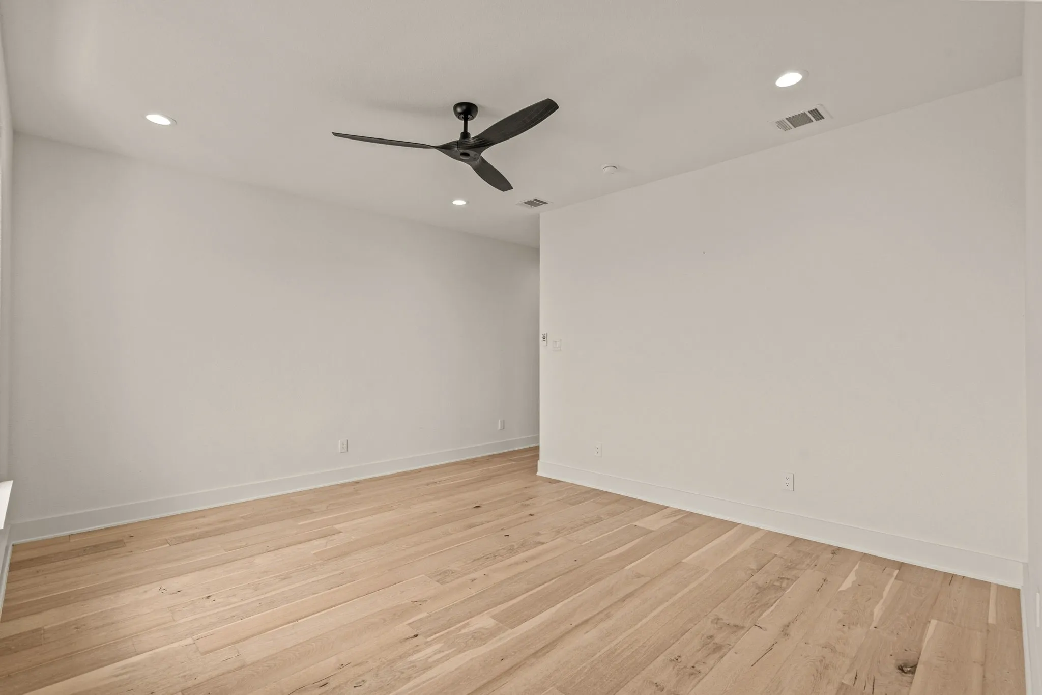 Single Family Residence For Sale in Parker County , 227 High View Trail, Aledo, Texas 76008, 4 Bedroom, 7 Bathroom, 4 Garage spaces, 6,203 Sqft, built in 2021, Preowned, mls#21204207, Real Estate Agent in Aledo, Homes For Sale in Parker county, Homes For Sale in Aledo, Realtor in Aledo Texas, Real Estate Brokerage Independent Realty Texas, Luminita Cordes Realtor