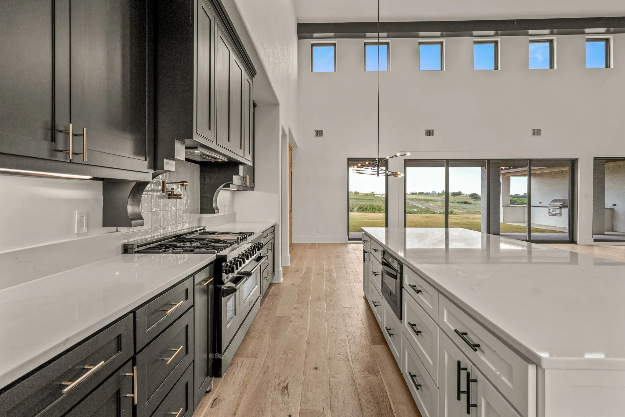 Single Family Residence For Sale in Parker County , 227 High View Trail, Aledo, Texas 76008, 4 Bedroom, 7 Bathroom, 4 Garage spaces, 6,203 Sqft, built in 2021, Preowned, mls#21204207, Real Estate Agent in Aledo, Homes For Sale in Parker county, Homes For Sale in Aledo, Realtor in Aledo Texas, Real Estate Brokerage Independent Realty Texas, Luminita Cordes Realtor