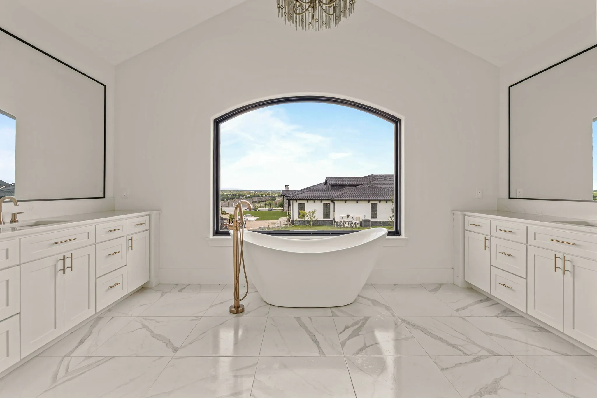 Single Family Residence For Sale in Parker County , 227 High View Trail, Aledo, Texas 76008, 4 Bedroom, 7 Bathroom, 4 Garage spaces, 6,203 Sqft, built in 2021, Preowned, mls#21204207, Real Estate Agent in Aledo, Homes For Sale in Parker county, Homes For Sale in Aledo, Realtor in Aledo Texas, Real Estate Brokerage Independent Realty Texas, Luminita Cordes Realtor