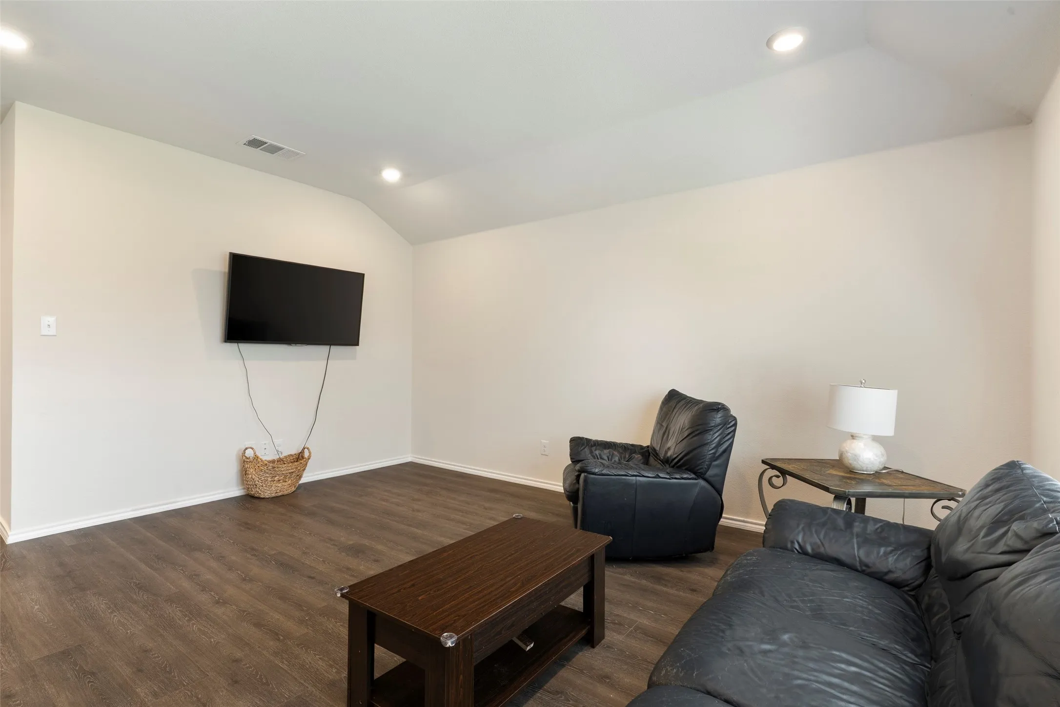 Single Family Residence For Sale in Denton County , 11401 Headwater Court, Providence Village, Texas 76227, 3 Bedrooms, 2 Bathrooms, 2 Garage spaces, 1,563 Sqft, built in 2021, Price $296,700, mls#21204187, Real Estate Agent in Providence Village, Homes For Sale in Denton county, Homes For Sale in Providence Village, Realtor in Providence Village Texas, Real Estate Brokerage Independent Realty Texas, Luminita Cordes Realtor
