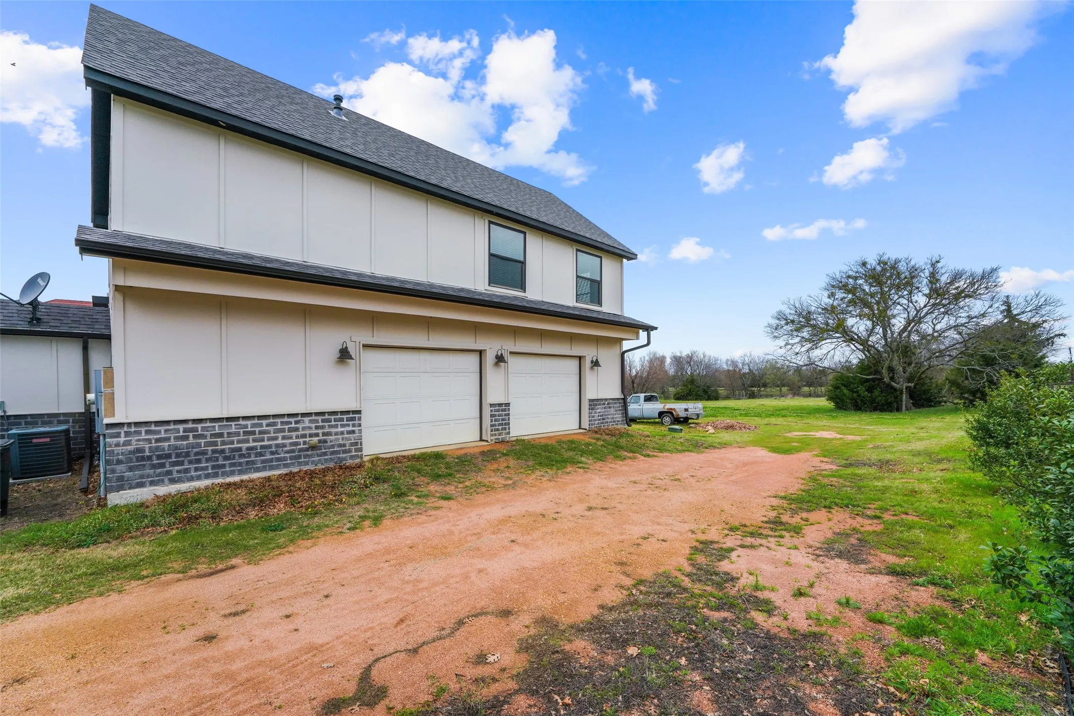 Single Family Residence For Sale in Rockwall County , 2075 Airport Road, Rockwall, Texas 75087, 4 Bedroom, 3 Bathroom, 2 Garage spaces, 2,783 Sqft, built in 1975, mls#21201634, Real Estate Agent in Rockwall, Homes For Sale in Rockwall county, Homes For Sale in Rockwall, Realtor in Rockwall Texas, Real Estate Brokerage Independent Realty Texas, Luminita Cordes Realtor