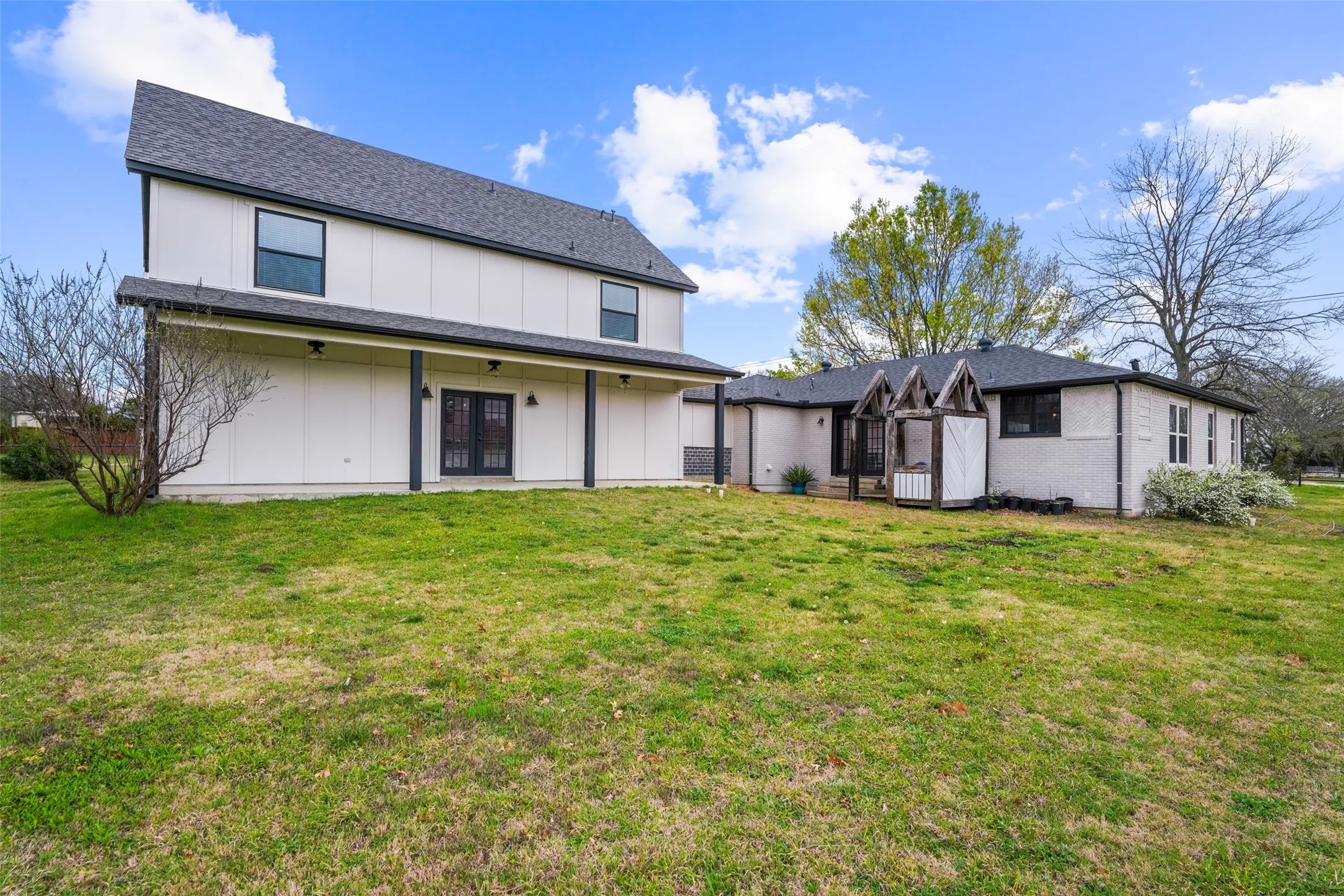 Single Family Residence For Sale in Rockwall County , 2075 Airport Road, Rockwall, Texas 75087, 4 Bedroom, 3 Bathroom, 2 Garage spaces, 2,783 Sqft, built in 1975, mls#21201634, Real Estate Agent in Rockwall, Homes For Sale in Rockwall county, Homes For Sale in Rockwall, Realtor in Rockwall Texas, Real Estate Brokerage Independent Realty Texas, Luminita Cordes Realtor