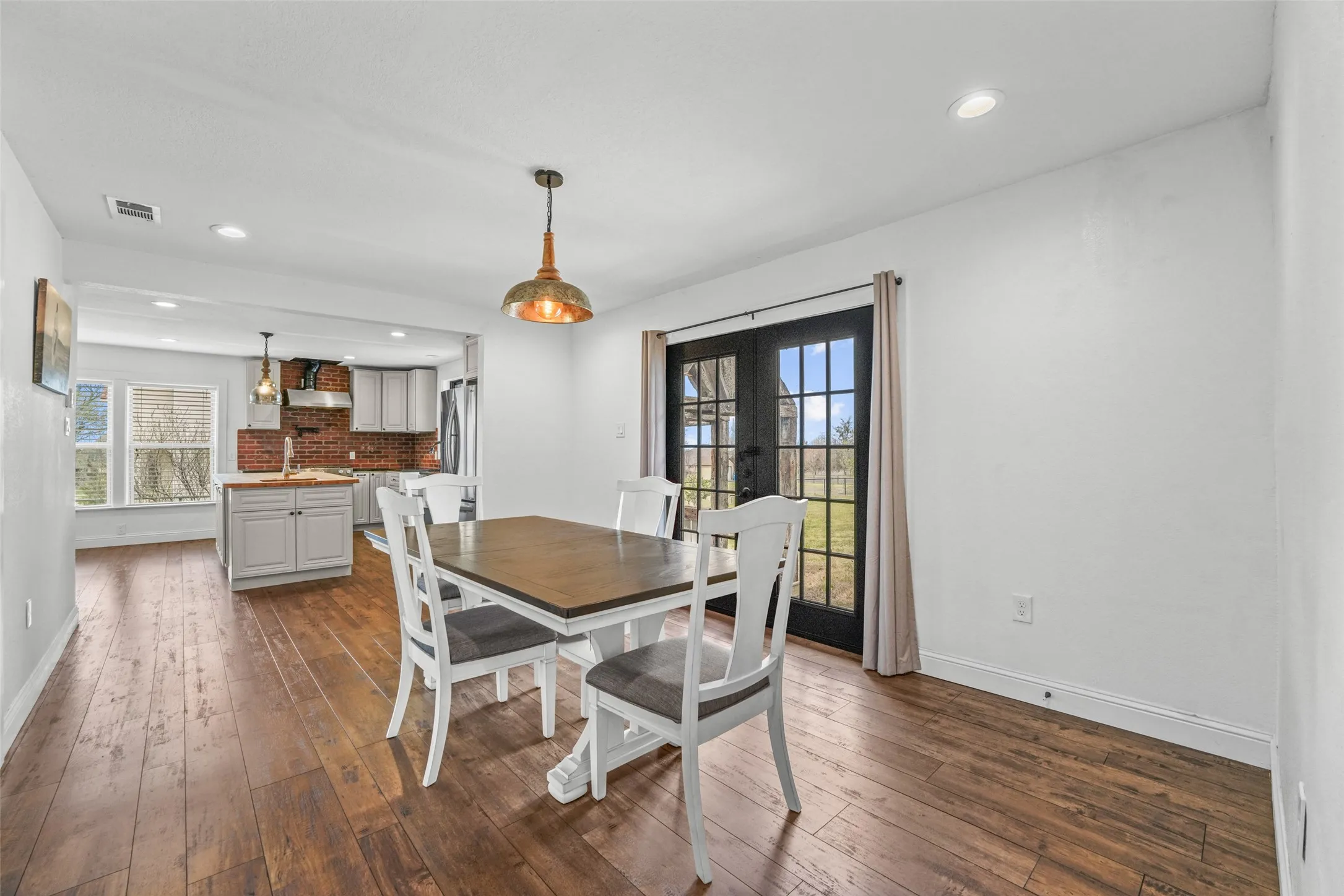 Single Family Residence For Sale in Rockwall County , 2075 Airport Road, Rockwall, Texas 75087, 4 Bedroom, 3 Bathroom, 2 Garage spaces, 2,783 Sqft, built in 1975, mls#21201634, Real Estate Agent in Rockwall, Homes For Sale in Rockwall county, Homes For Sale in Rockwall, Realtor in Rockwall Texas, Real Estate Brokerage Independent Realty Texas, Luminita Cordes Realtor
