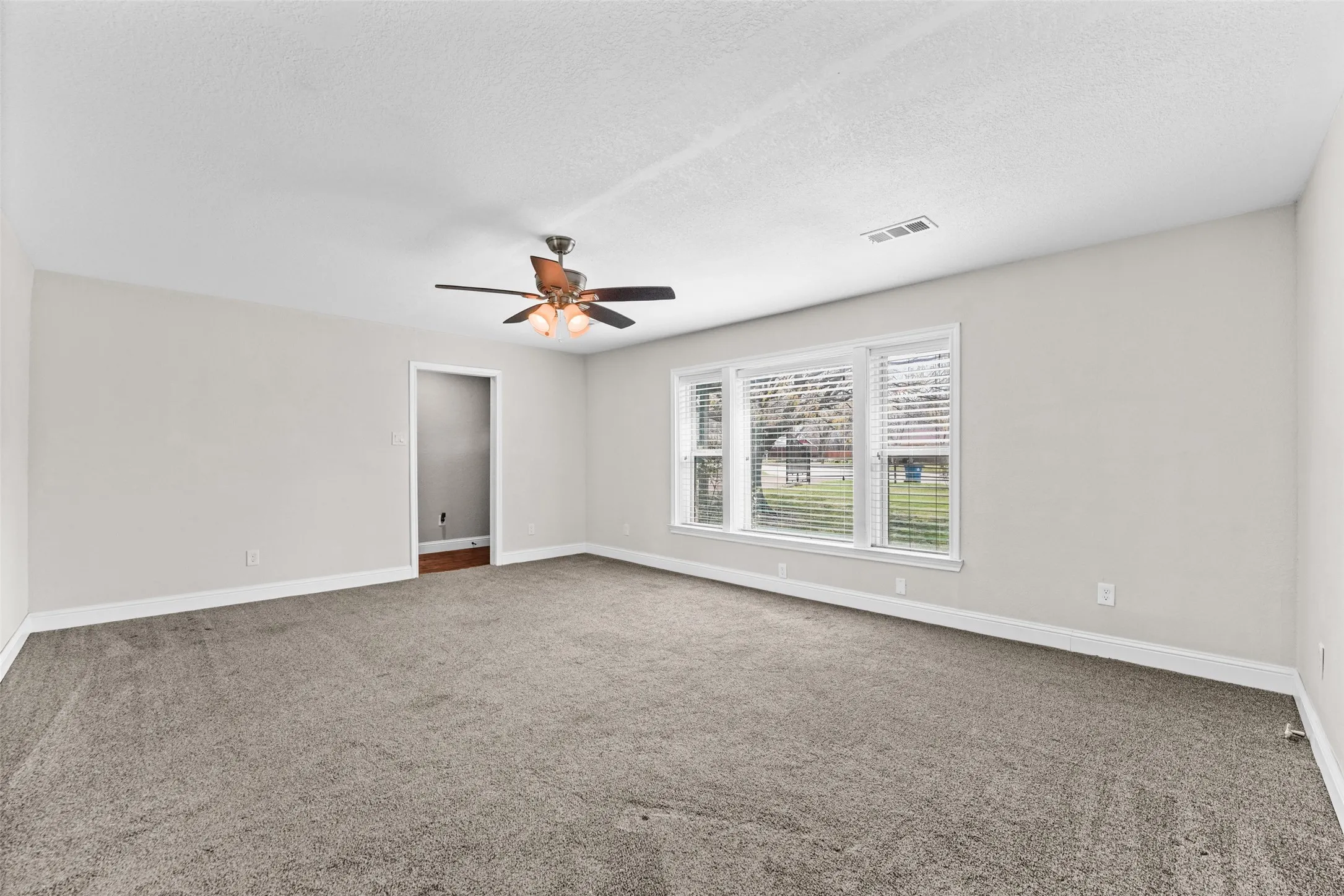 Single Family Residence For Sale in Rockwall County , 2075 Airport Road, Rockwall, Texas 75087, 4 Bedroom, 3 Bathroom, 2 Garage spaces, 2,783 Sqft, built in 1975, mls#21201634, Real Estate Agent in Rockwall, Homes For Sale in Rockwall county, Homes For Sale in Rockwall, Realtor in Rockwall Texas, Real Estate Brokerage Independent Realty Texas, Luminita Cordes Realtor