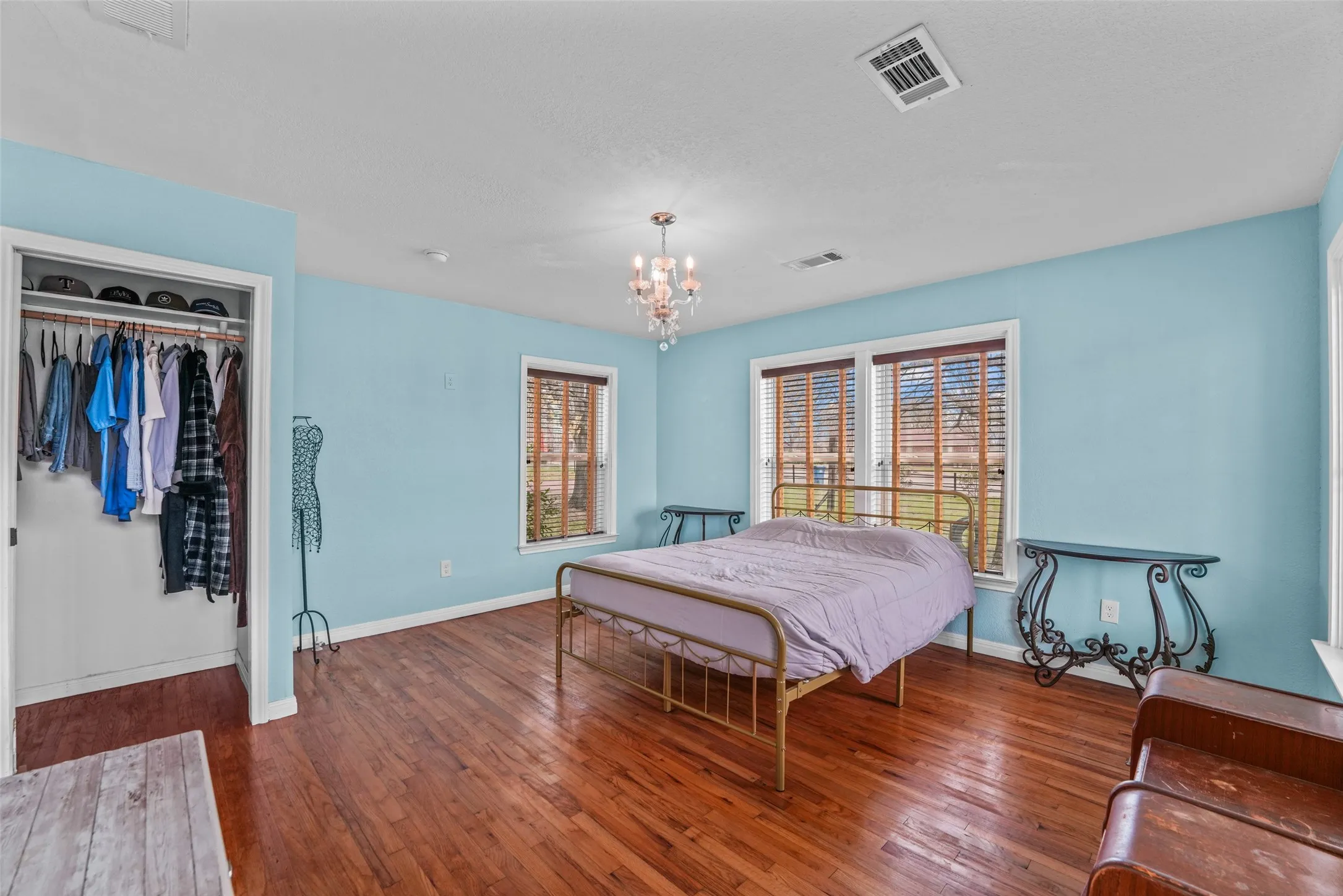 Single Family Residence For Sale in Rockwall County , 2075 Airport Road, Rockwall, Texas 75087, 4 Bedroom, 3 Bathroom, 2 Garage spaces, 2,783 Sqft, built in 1975, mls#21201634, Real Estate Agent in Rockwall, Homes For Sale in Rockwall county, Homes For Sale in Rockwall, Realtor in Rockwall Texas, Real Estate Brokerage Independent Realty Texas, Luminita Cordes Realtor