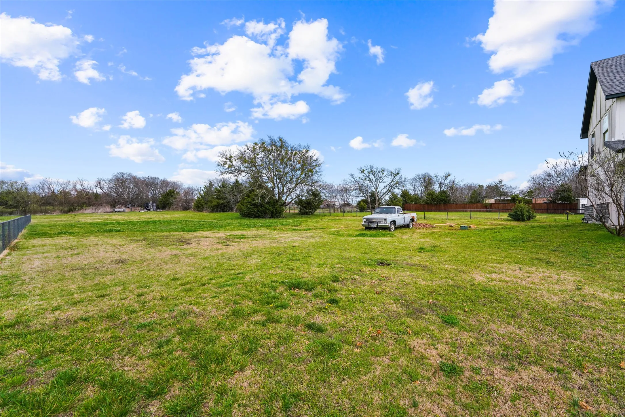 Single Family Residence For Sale in Rockwall County , 2075 Airport Road, Rockwall, Texas 75087, 4 Bedroom, 3 Bathroom, 2 Garage spaces, 2,783 Sqft, built in 1975, mls#21201634, Real Estate Agent in Rockwall, Homes For Sale in Rockwall county, Homes For Sale in Rockwall, Realtor in Rockwall Texas, Real Estate Brokerage Independent Realty Texas, Luminita Cordes Realtor
