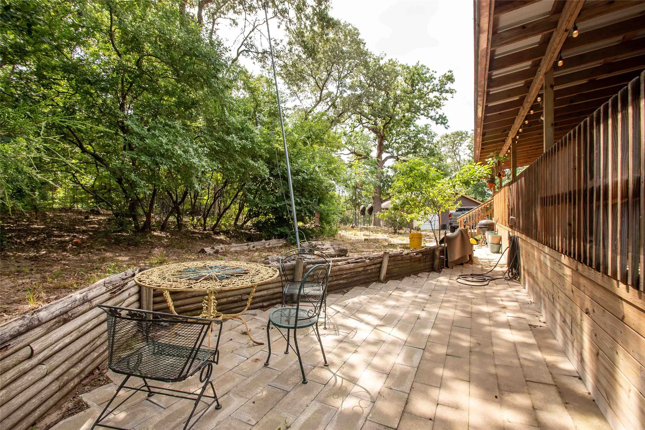 nice back yard area