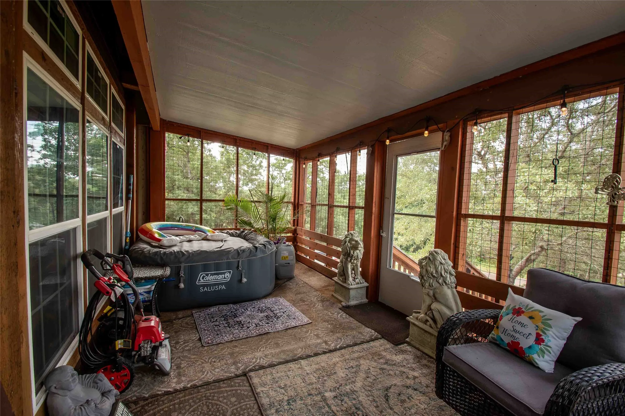 Screened in front porch