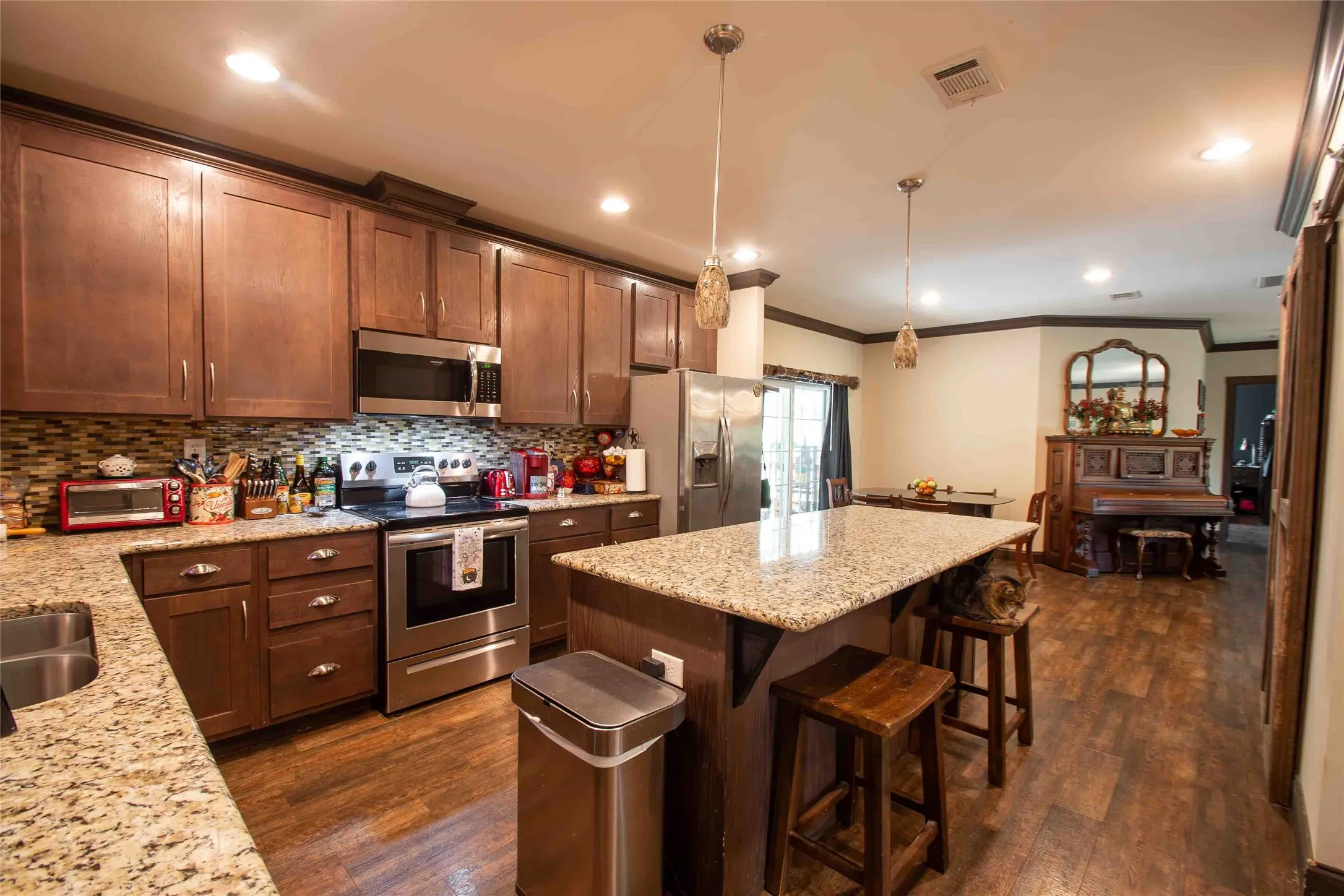 Large open concept kitchen 14x12