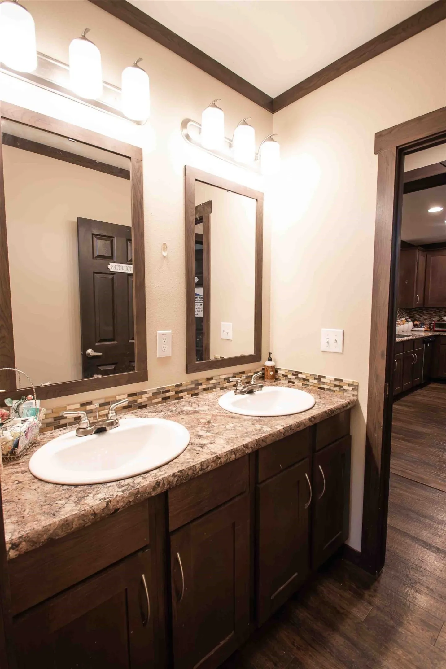 Single Family Residence For Sale in Van Zandt County , 1062 Hickory Hills Drive, Murchison, Texas 75778, 3 Bedroom, 3 Bathroom, 2 Garage spaces, 2,382 Sqft, built in 2018, Preowned, mls#21203432, Real Estate Agent in Murchison, Homes For Sale in Van Zandt county, Homes For Sale in Murchison, Realtor in Murchison Texas, Real Estate Brokerage Independent Realty Texas, Luminita Cordes Realtor