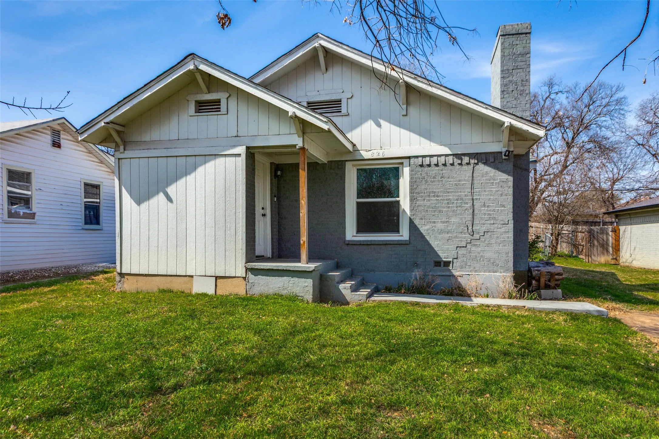 Single Family Residence For Sale in Tarrant County , 826 Mirike Drive, White Settlement, Texas 76108, 2 Bedroom, 1 Bathroom, Garage spaces, 1,091 Sqft, built in 1982, Preowned, mls#21203120, Real Estate Agent in White Settlement, Homes For Sale in Tarrant county, Homes For Sale in White Settlement, Realtor in White Settlement Texas, Real Estate Brokerage Independent Realty Texas, Luminita Cordes Realtor