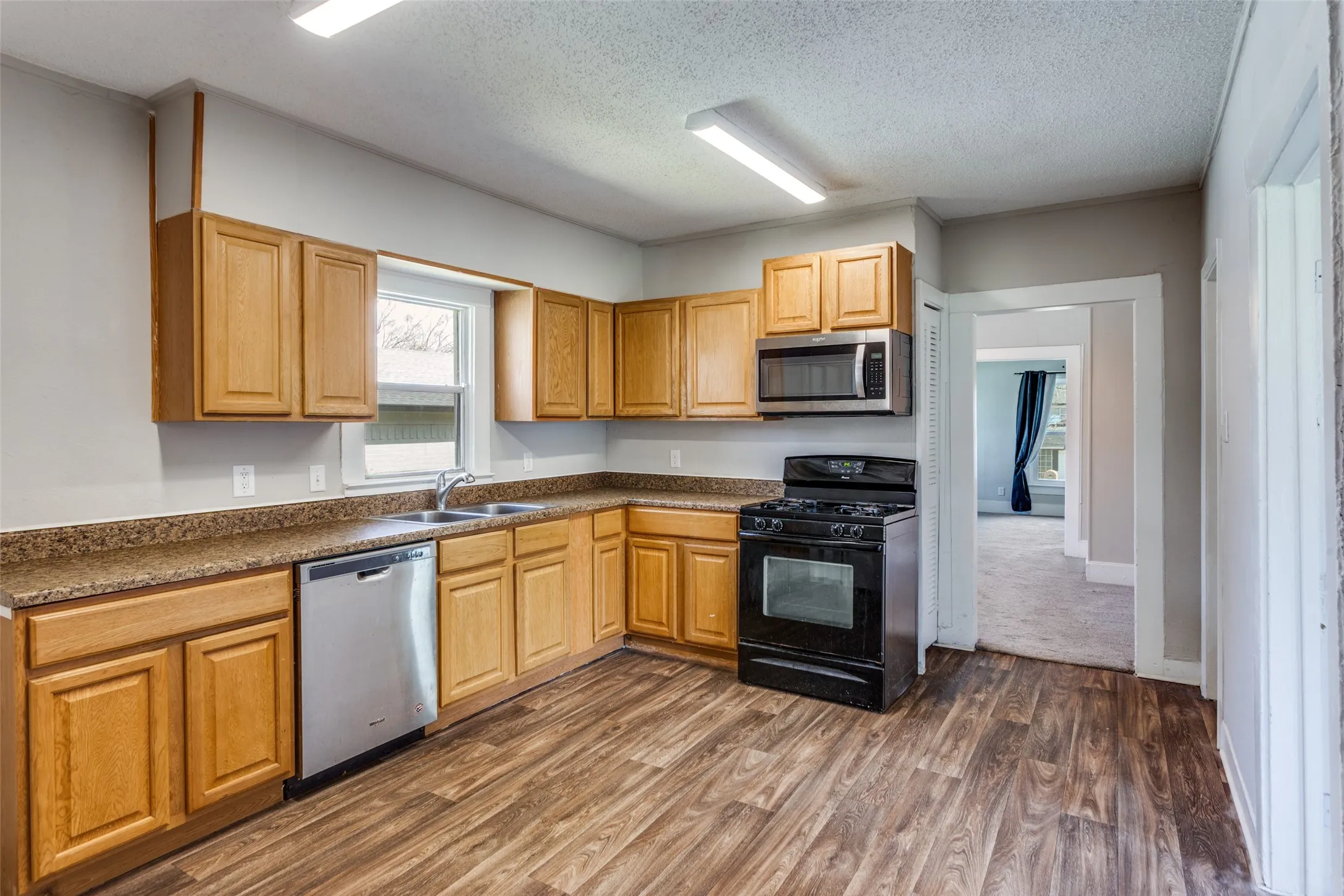 Single Family Residence For Sale in Tarrant County , 826 Mirike Drive, White Settlement, Texas 76108, 2 Bedroom, 1 Bathroom, Garage spaces, 1,091 Sqft, built in 1982, Preowned, mls#21203120, Real Estate Agent in White Settlement, Homes For Sale in Tarrant county, Homes For Sale in White Settlement, Realtor in White Settlement Texas, Real Estate Brokerage Independent Realty Texas, Luminita Cordes Realtor