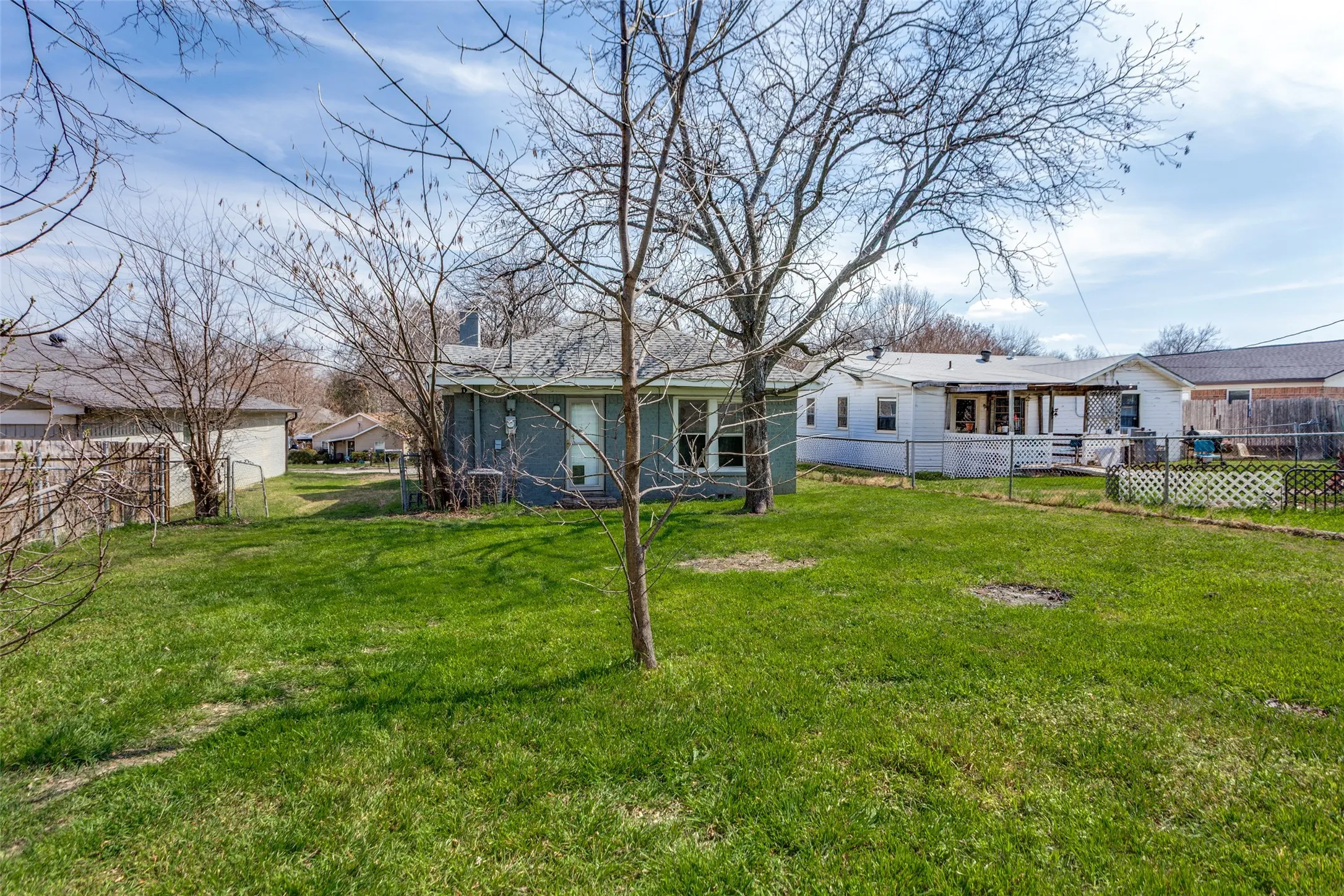 Single Family Residence For Sale in Tarrant County , 826 Mirike Drive, White Settlement, Texas 76108, 2 Bedroom, 1 Bathroom, Garage spaces, 1,091 Sqft, built in 1982, Preowned, mls#21203120, Real Estate Agent in White Settlement, Homes For Sale in Tarrant county, Homes For Sale in White Settlement, Realtor in White Settlement Texas, Real Estate Brokerage Independent Realty Texas, Luminita Cordes Realtor