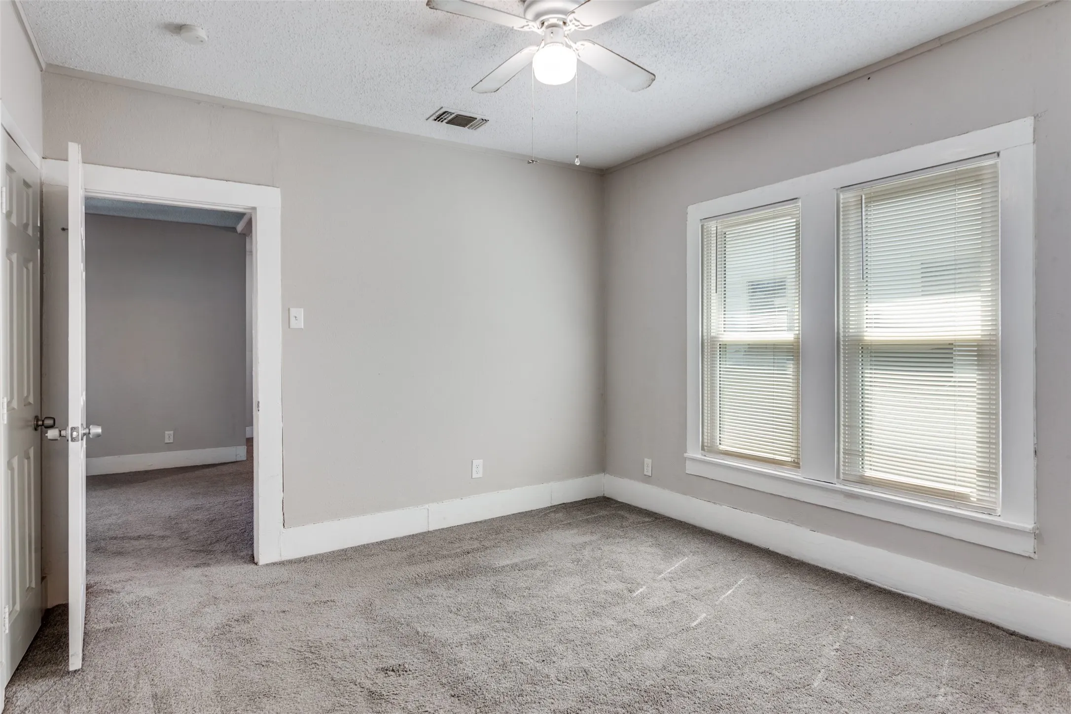 Single Family Residence For Sale in Tarrant County , 826 Mirike Drive, White Settlement, Texas 76108, 2 Bedroom, 1 Bathroom, Garage spaces, 1,091 Sqft, built in 1982, Preowned, mls#21203120, Real Estate Agent in White Settlement, Homes For Sale in Tarrant county, Homes For Sale in White Settlement, Realtor in White Settlement Texas, Real Estate Brokerage Independent Realty Texas, Luminita Cordes Realtor