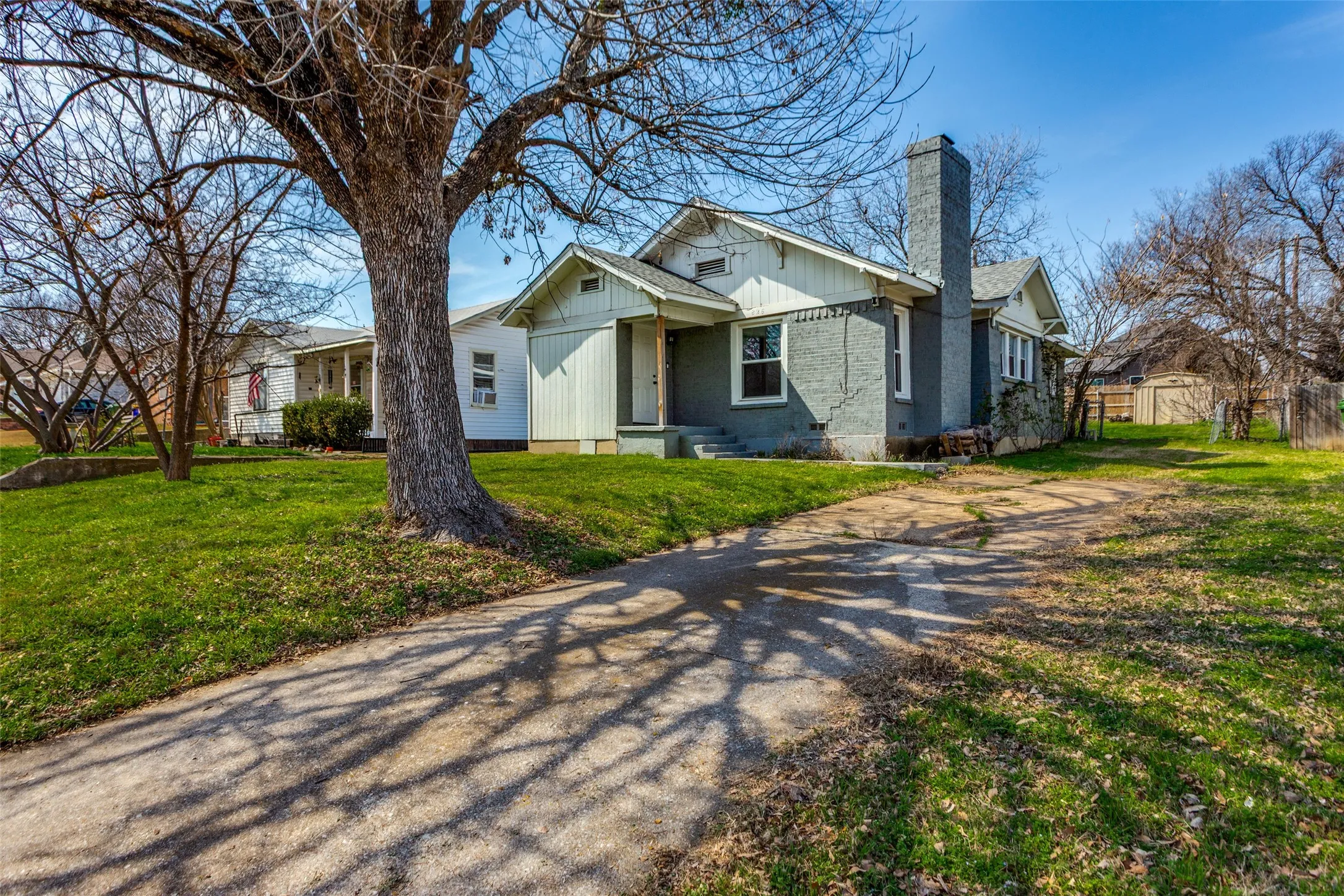 Single Family Residence For Sale in Tarrant County , 826 Mirike Drive, White Settlement, Texas 76108, 2 Bedroom, 1 Bathroom, Garage spaces, 1,091 Sqft, built in 1982, Preowned, mls#21203120, Real Estate Agent in White Settlement, Homes For Sale in Tarrant county, Homes For Sale in White Settlement, Realtor in White Settlement Texas, Real Estate Brokerage Independent Realty Texas, Luminita Cordes Realtor