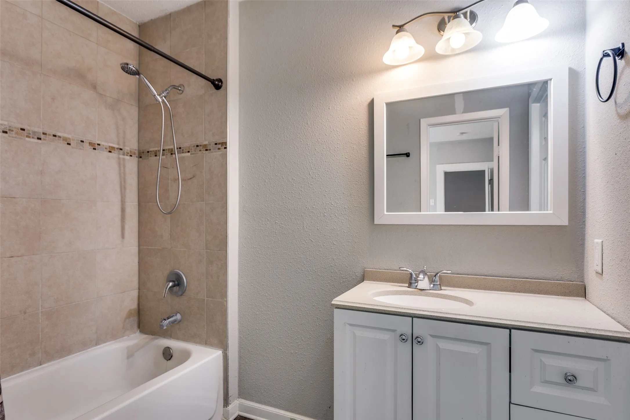 Single Family Residence For Sale in Tarrant County , 826 Mirike Drive, White Settlement, Texas 76108, 2 Bedroom, 1 Bathroom, Garage spaces, 1,091 Sqft, built in 1982, Preowned, mls#21203120, Real Estate Agent in White Settlement, Homes For Sale in Tarrant county, Homes For Sale in White Settlement, Realtor in White Settlement Texas, Real Estate Brokerage Independent Realty Texas, Luminita Cordes Realtor
