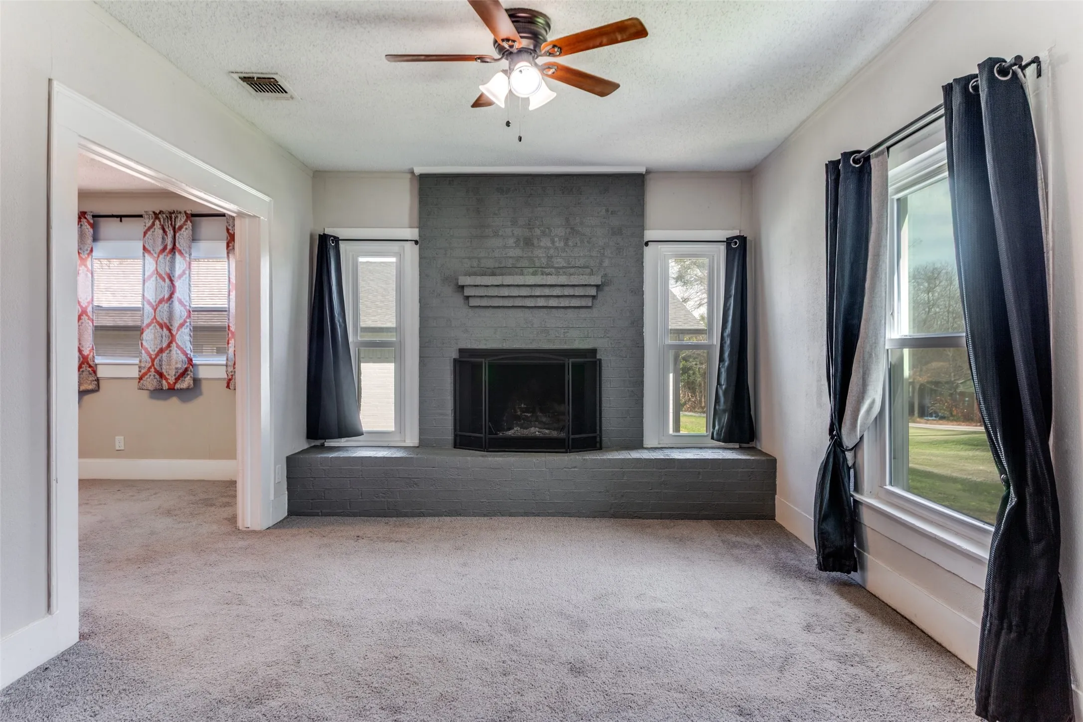 Single Family Residence For Sale in Tarrant County , 826 Mirike Drive, White Settlement, Texas 76108, 2 Bedroom, 1 Bathroom, Garage spaces, 1,091 Sqft, built in 1982, Preowned, mls#21203120, Real Estate Agent in White Settlement, Homes For Sale in Tarrant county, Homes For Sale in White Settlement, Realtor in White Settlement Texas, Real Estate Brokerage Independent Realty Texas, Luminita Cordes Realtor