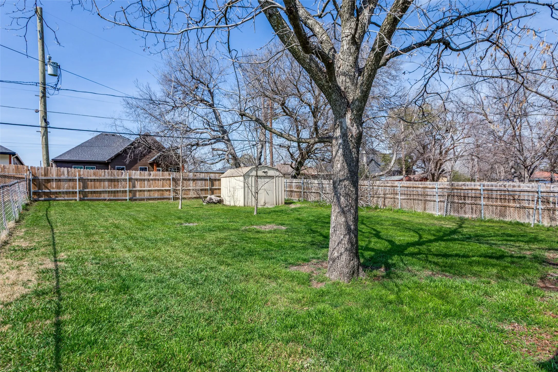 Single Family Residence For Sale in Tarrant County , 826 Mirike Drive, White Settlement, Texas 76108, 2 Bedroom, 1 Bathroom, Garage spaces, 1,091 Sqft, built in 1982, Preowned, mls#21203120, Real Estate Agent in White Settlement, Homes For Sale in Tarrant county, Homes For Sale in White Settlement, Realtor in White Settlement Texas, Real Estate Brokerage Independent Realty Texas, Luminita Cordes Realtor