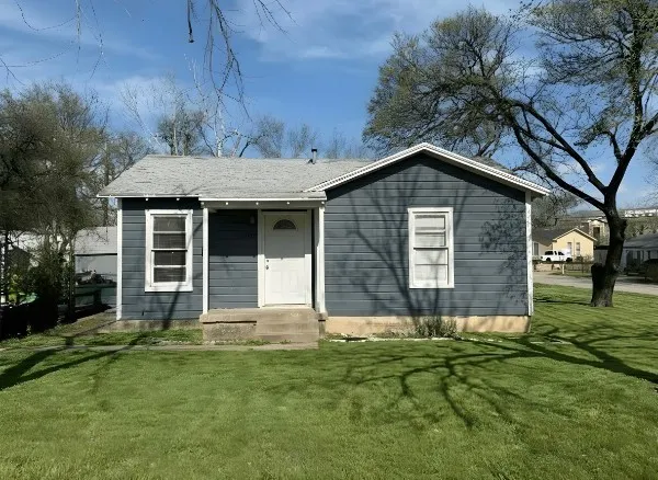 Single Family Residence For Sale in Tarrant County , 2750 Beverly Hills Drive, Sansom Park, Texas 76114, 3 Bedroom, 1 Bathroom, Garage spaces, 912 Sqft, built in 1952, mls#21204341, Real Estate Agent in Sansom Park, Homes For Sale in Tarrant county, Homes For Sale in Sansom Park, Realtor in Sansom Park Texas, Real Estate Brokerage Independent Realty Texas, Luminita Cordes Realtor
