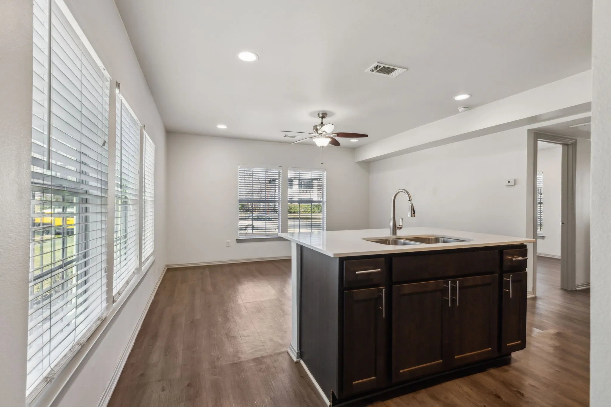 Apartment For Rent in Dallas County , 4402 Swiss Avenue, Dallas, Texas 75204, 1 Bedroom, 1 Bathroom, Garage spaces, 710 Sqft, built in 1939, Price $1,099, mls#21204358, Real Estate Agent in Dallas, Homes For Rent in Dallas county, Homes For Rent in Dallas, Realtor in Dallas Texas, Real Estate Brokerage Independent Realty Texas, Luminita Cordes Realtor