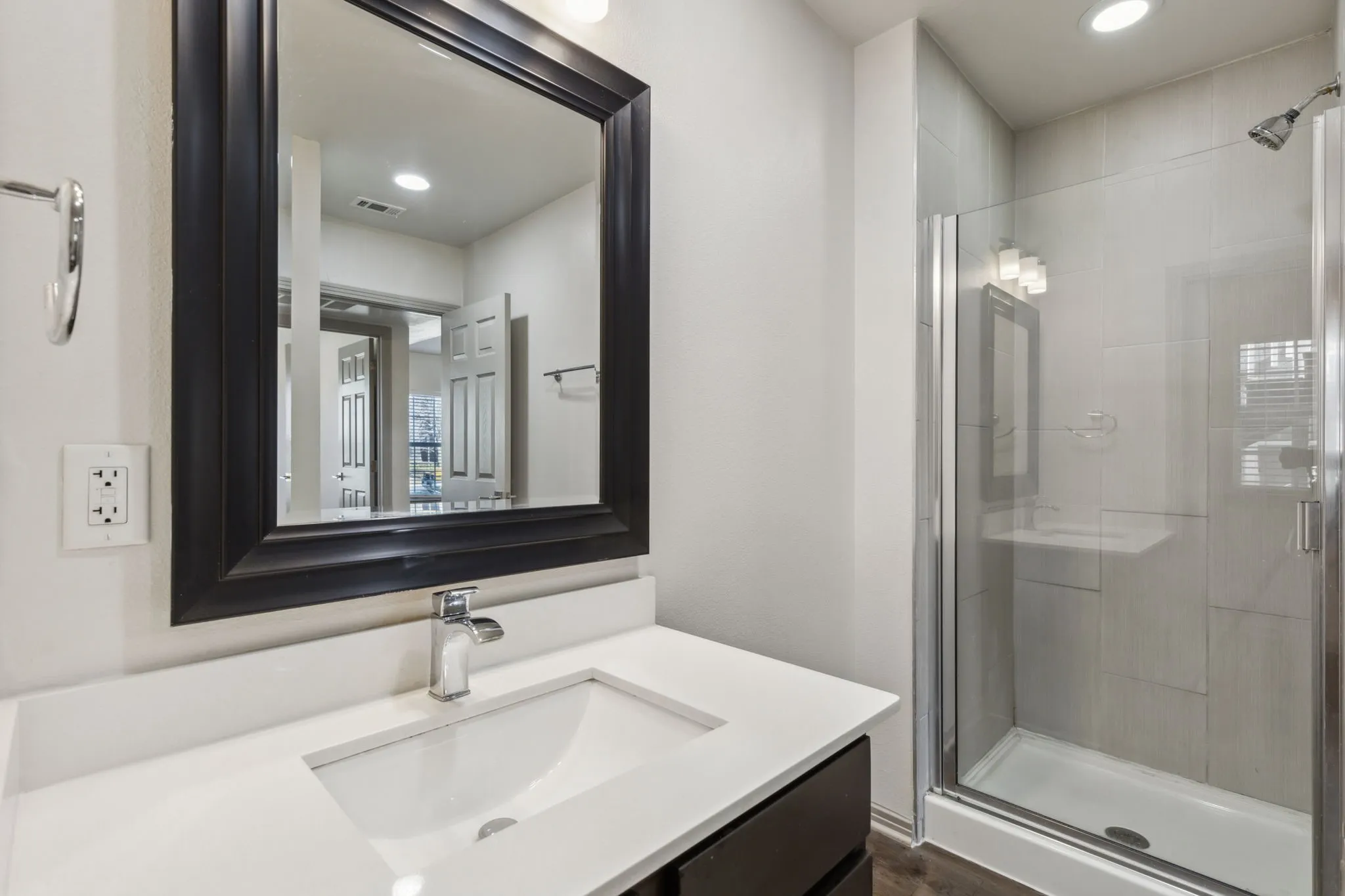 Apartment For Rent in Dallas County , 4402 Swiss Avenue, Dallas, Texas 75204, 1 Bedroom, 1 Bathroom, Garage spaces, 710 Sqft, built in 1939, Price $1,099, mls#21204358, Real Estate Agent in Dallas, Homes For Rent in Dallas county, Homes For Rent in Dallas, Realtor in Dallas Texas, Real Estate Brokerage Independent Realty Texas, Luminita Cordes Realtor