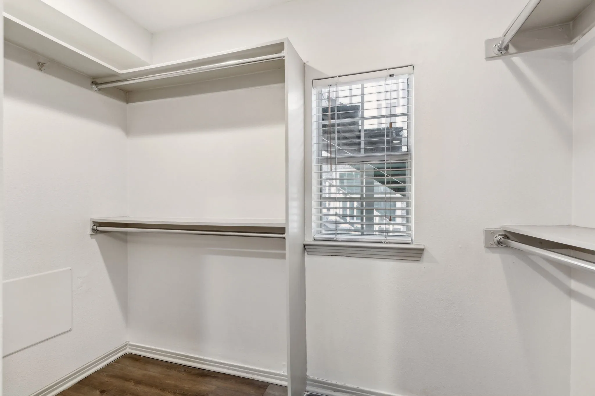 Apartment For Rent in Dallas County , 4402 Swiss Avenue, Dallas, Texas 75204, 1 Bedroom, 1 Bathroom, Garage spaces, 710 Sqft, built in 1939, Price $1,099, mls#21204358, Real Estate Agent in Dallas, Homes For Rent in Dallas county, Homes For Rent in Dallas, Realtor in Dallas Texas, Real Estate Brokerage Independent Realty Texas, Luminita Cordes Realtor