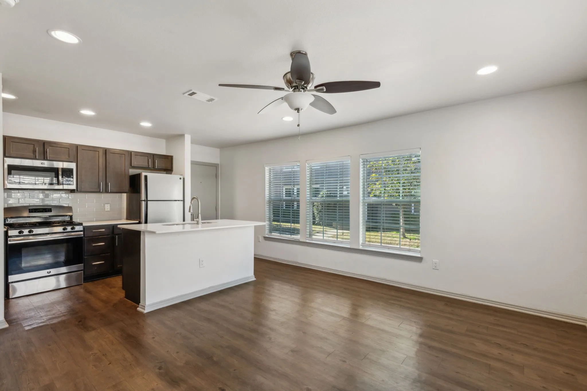 Apartment For Rent in Dallas County , 4402 Swiss Avenue, Dallas, Texas 75204, 1 Bedroom, 1 Bathroom, Garage spaces, 710 Sqft, built in 1939, Price $1,099, mls#21204358, Real Estate Agent in Dallas, Homes For Rent in Dallas county, Homes For Rent in Dallas, Realtor in Dallas Texas, Real Estate Brokerage Independent Realty Texas, Luminita Cordes Realtor