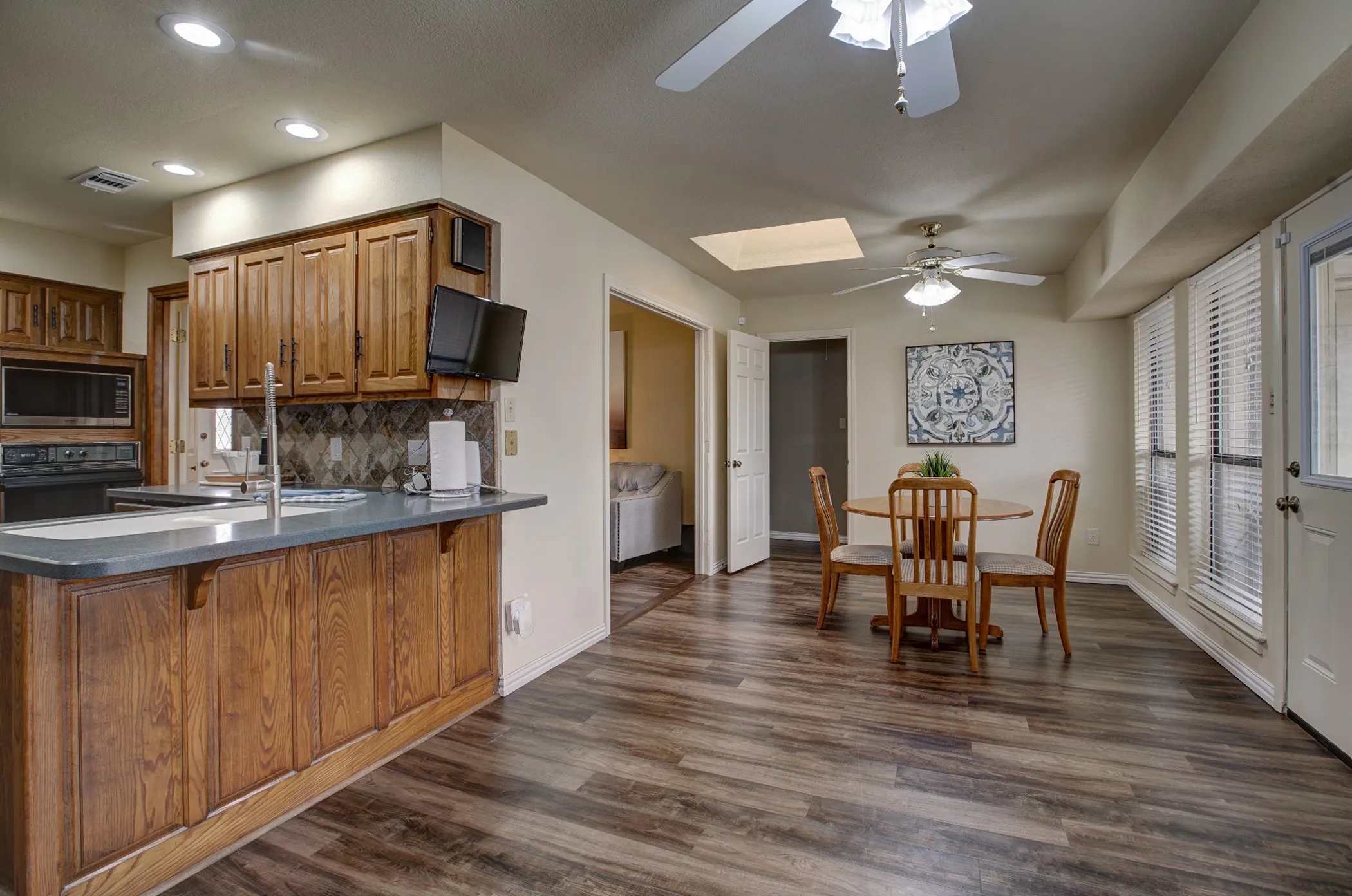 Single Family Residence For Sale in Dallas County , 1413 Wagonwheel Court, Irving, Texas 75061, 4 Bedroom, 3 Bathroom, 2 Garage spaces, 2,924 Sqft, built in 1981, Price $449,000, mls#21203946, Real Estate Agent in Irving, Homes For Sale in Dallas county, Homes For Sale in Irving, Realtor in Irving Texas, Real Estate Brokerage Independent Realty Texas, Luminita Cordes Realtor