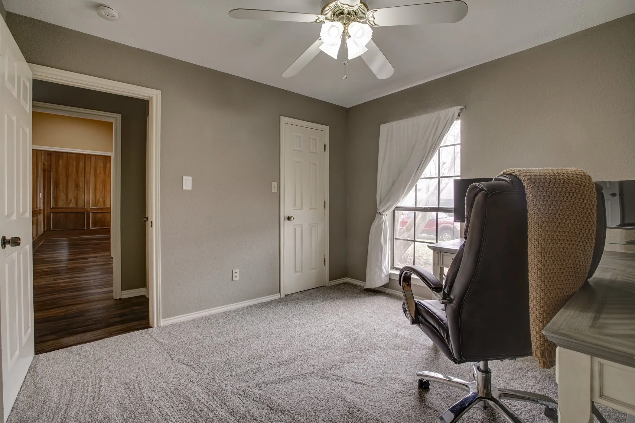 Single Family Residence For Sale in Dallas County , 1413 Wagonwheel Court, Irving, Texas 75061, 4 Bedroom, 3 Bathroom, 2 Garage spaces, 2,924 Sqft, built in 1981, Price $449,000, mls#21203946, Real Estate Agent in Irving, Homes For Sale in Dallas county, Homes For Sale in Irving, Realtor in Irving Texas, Real Estate Brokerage Independent Realty Texas, Luminita Cordes Realtor