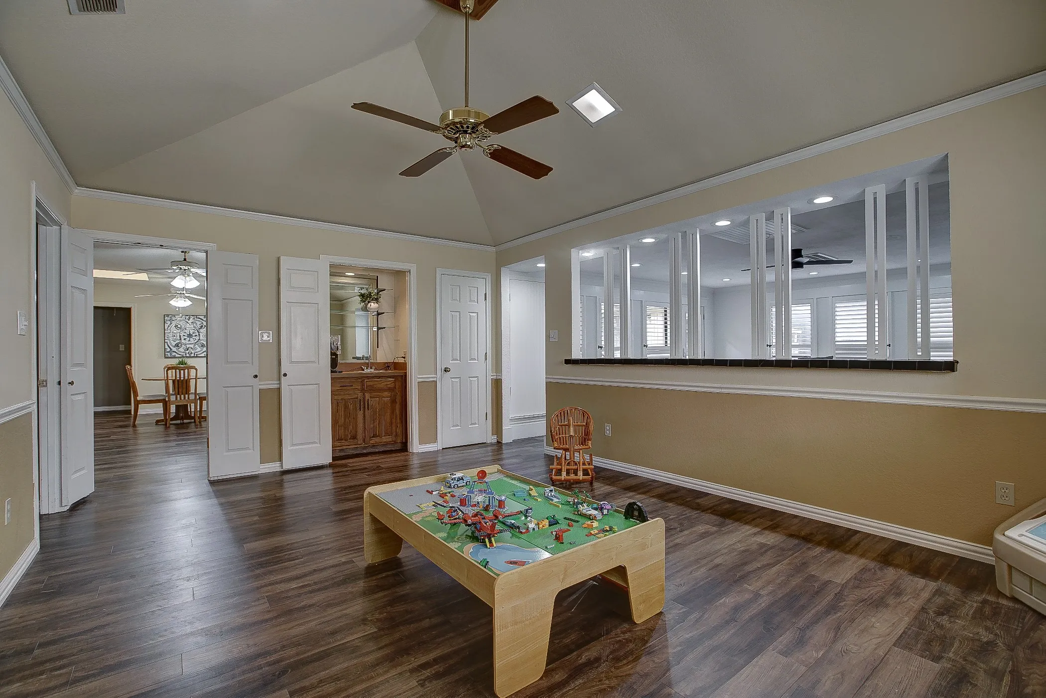 Single Family Residence For Sale in Dallas County , 1413 Wagonwheel Court, Irving, Texas 75061, 4 Bedroom, 3 Bathroom, 2 Garage spaces, 2,924 Sqft, built in 1981, Price $449,000, mls#21203946, Real Estate Agent in Irving, Homes For Sale in Dallas county, Homes For Sale in Irving, Realtor in Irving Texas, Real Estate Brokerage Independent Realty Texas, Luminita Cordes Realtor