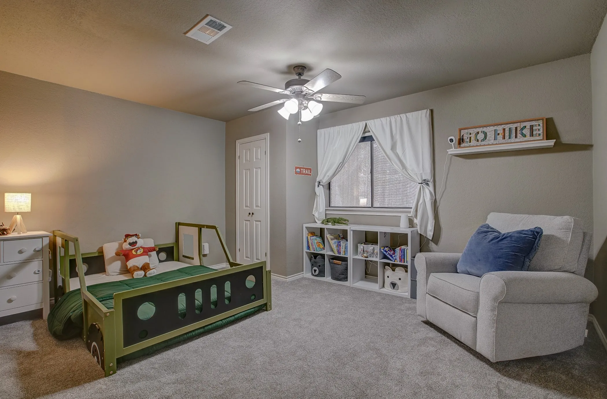 Single Family Residence For Sale in Dallas County , 1413 Wagonwheel Court, Irving, Texas 75061, 4 Bedroom, 3 Bathroom, 2 Garage spaces, 2,924 Sqft, built in 1981, Price $449,000, mls#21203946, Real Estate Agent in Irving, Homes For Sale in Dallas county, Homes For Sale in Irving, Realtor in Irving Texas, Real Estate Brokerage Independent Realty Texas, Luminita Cordes Realtor