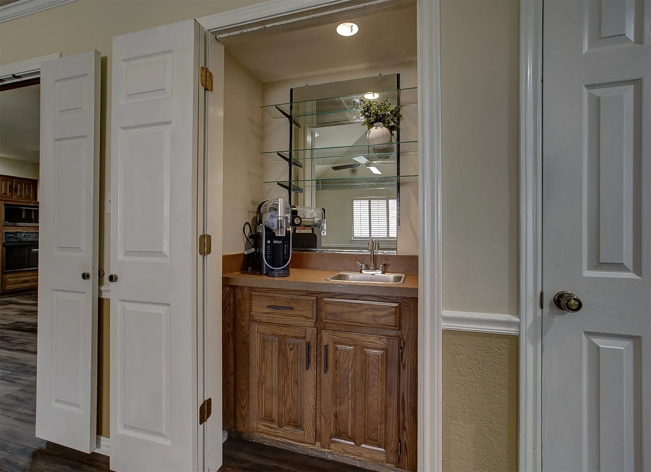 Single Family Residence For Sale in Dallas County , 1413 Wagonwheel Court, Irving, Texas 75061, 4 Bedroom, 3 Bathroom, 2 Garage spaces, 2,924 Sqft, built in 1981, Price $449,000, mls#21203946, Real Estate Agent in Irving, Homes For Sale in Dallas county, Homes For Sale in Irving, Realtor in Irving Texas, Real Estate Brokerage Independent Realty Texas, Luminita Cordes Realtor