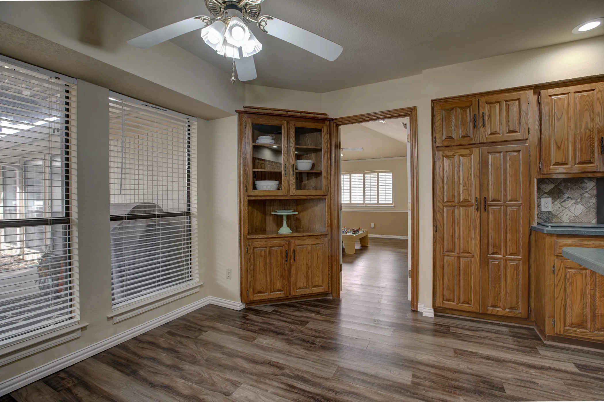 Single Family Residence For Sale in Dallas County , 1413 Wagonwheel Court, Irving, Texas 75061, 4 Bedroom, 3 Bathroom, 2 Garage spaces, 2,924 Sqft, built in 1981, Price $449,000, mls#21203946, Real Estate Agent in Irving, Homes For Sale in Dallas county, Homes For Sale in Irving, Realtor in Irving Texas, Real Estate Brokerage Independent Realty Texas, Luminita Cordes Realtor