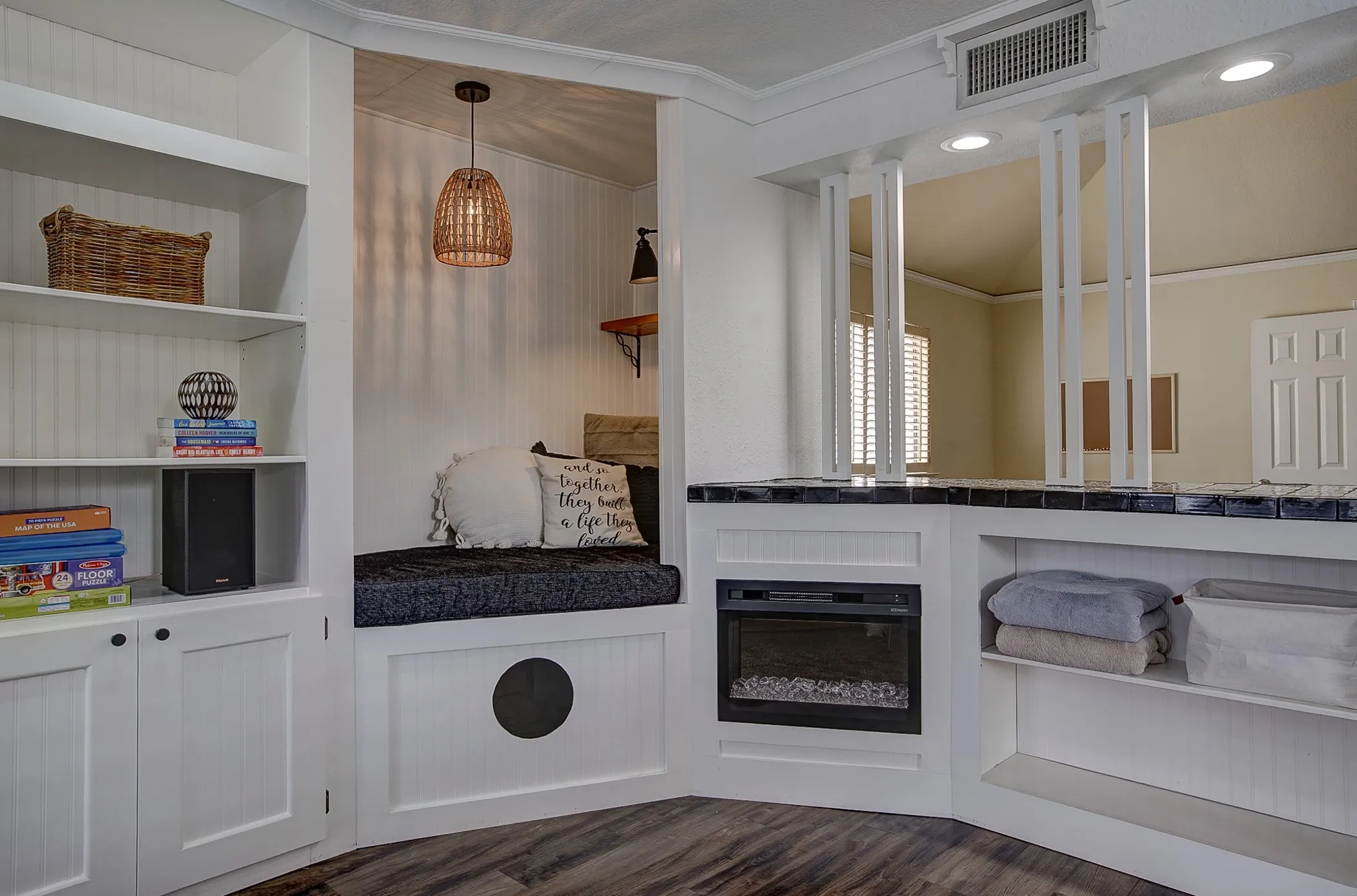 Single Family Residence For Sale in Dallas County , 1413 Wagonwheel Court, Irving, Texas 75061, 4 Bedroom, 3 Bathroom, 2 Garage spaces, 2,924 Sqft, built in 1981, Price $449,000, mls#21203946, Real Estate Agent in Irving, Homes For Sale in Dallas county, Homes For Sale in Irving, Realtor in Irving Texas, Real Estate Brokerage Independent Realty Texas, Luminita Cordes Realtor