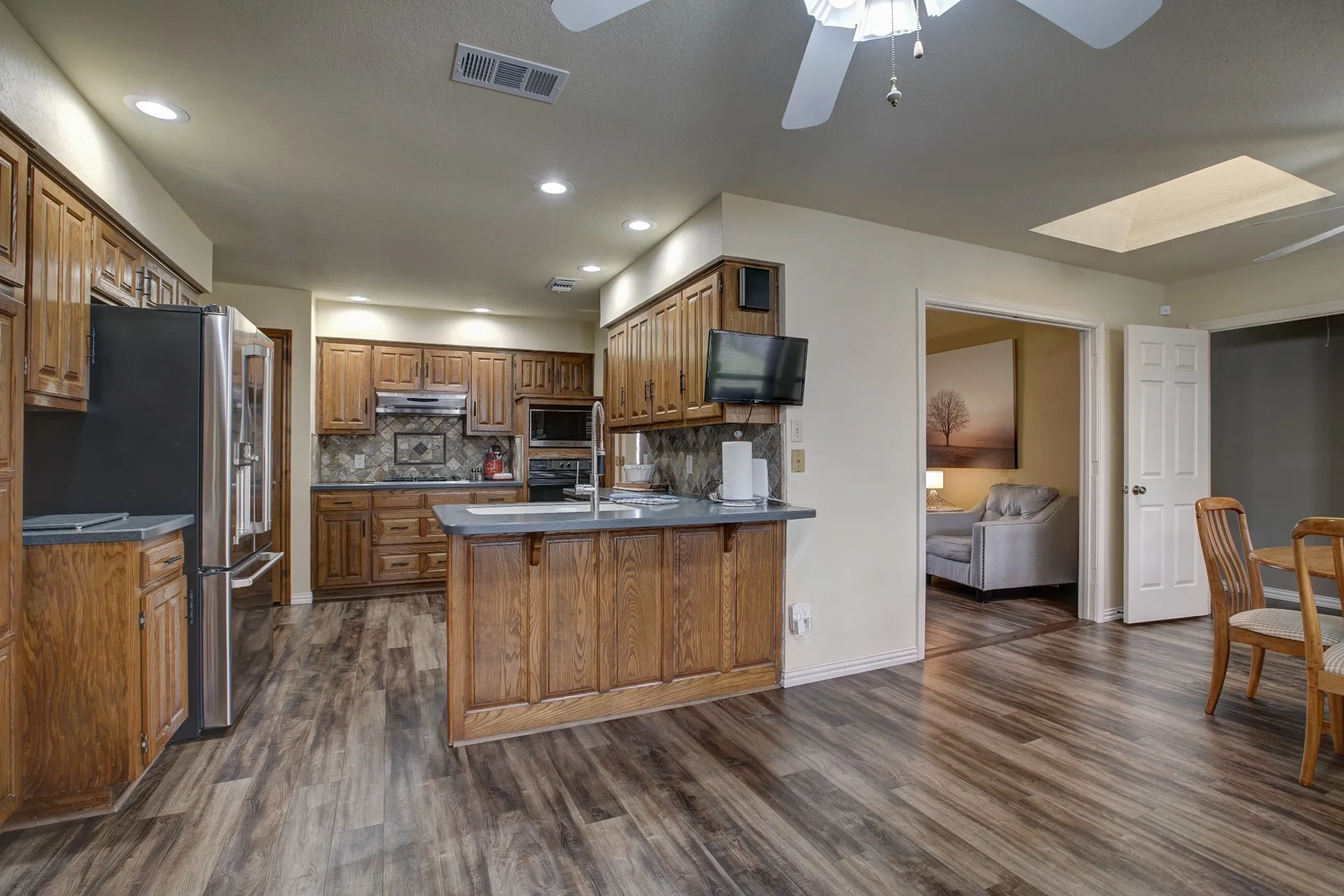 Single Family Residence For Sale in Dallas County , 1413 Wagonwheel Court, Irving, Texas 75061, 4 Bedroom, 3 Bathroom, 2 Garage spaces, 2,924 Sqft, built in 1981, Price $449,000, mls#21203946, Real Estate Agent in Irving, Homes For Sale in Dallas county, Homes For Sale in Irving, Realtor in Irving Texas, Real Estate Brokerage Independent Realty Texas, Luminita Cordes Realtor