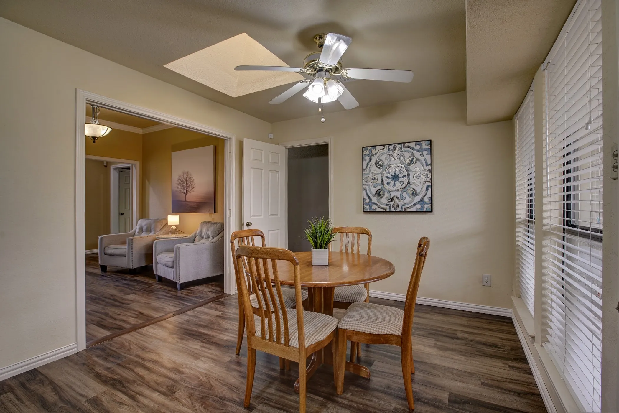 Single Family Residence For Sale in Dallas County , 1413 Wagonwheel Court, Irving, Texas 75061, 4 Bedroom, 3 Bathroom, 2 Garage spaces, 2,924 Sqft, built in 1981, Price $449,000, mls#21203946, Real Estate Agent in Irving, Homes For Sale in Dallas county, Homes For Sale in Irving, Realtor in Irving Texas, Real Estate Brokerage Independent Realty Texas, Luminita Cordes Realtor