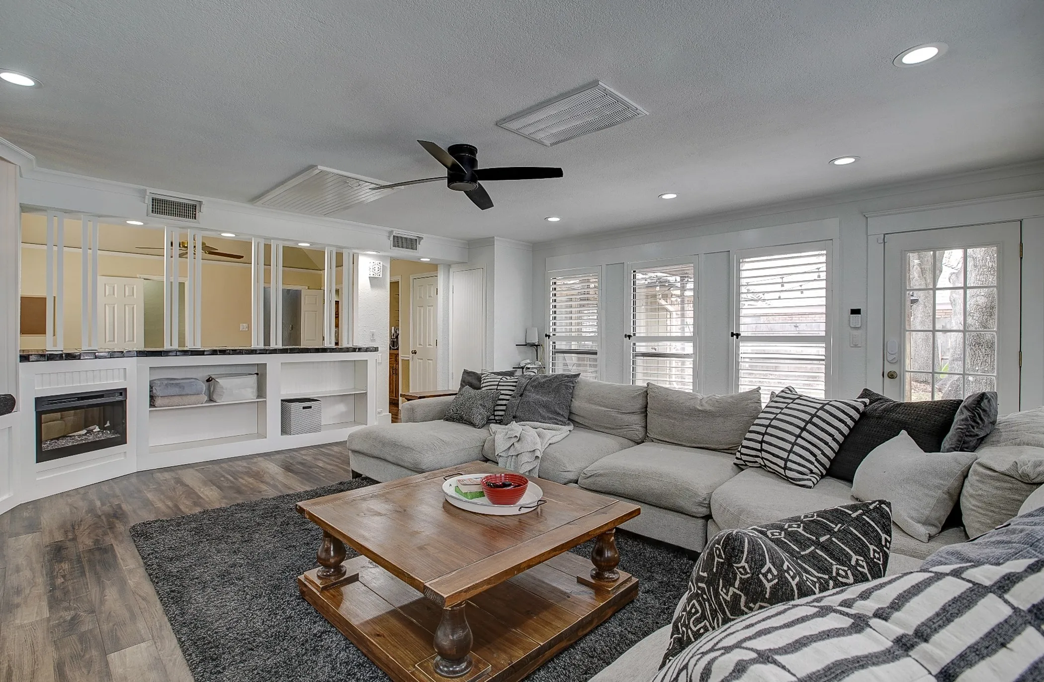 Single Family Residence For Sale in Dallas County , 1413 Wagonwheel Court, Irving, Texas 75061, 4 Bedroom, 3 Bathroom, 2 Garage spaces, 2,924 Sqft, built in 1981, Price $449,000, mls#21203946, Real Estate Agent in Irving, Homes For Sale in Dallas county, Homes For Sale in Irving, Realtor in Irving Texas, Real Estate Brokerage Independent Realty Texas, Luminita Cordes Realtor