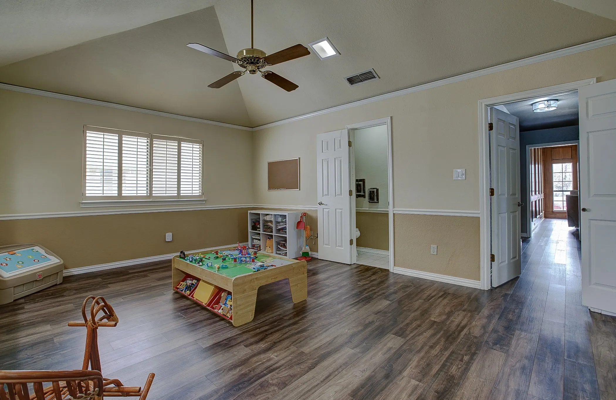 Single Family Residence For Sale in Dallas County , 1413 Wagonwheel Court, Irving, Texas 75061, 4 Bedroom, 3 Bathroom, 2 Garage spaces, 2,924 Sqft, built in 1981, Price $449,000, mls#21203946, Real Estate Agent in Irving, Homes For Sale in Dallas county, Homes For Sale in Irving, Realtor in Irving Texas, Real Estate Brokerage Independent Realty Texas, Luminita Cordes Realtor