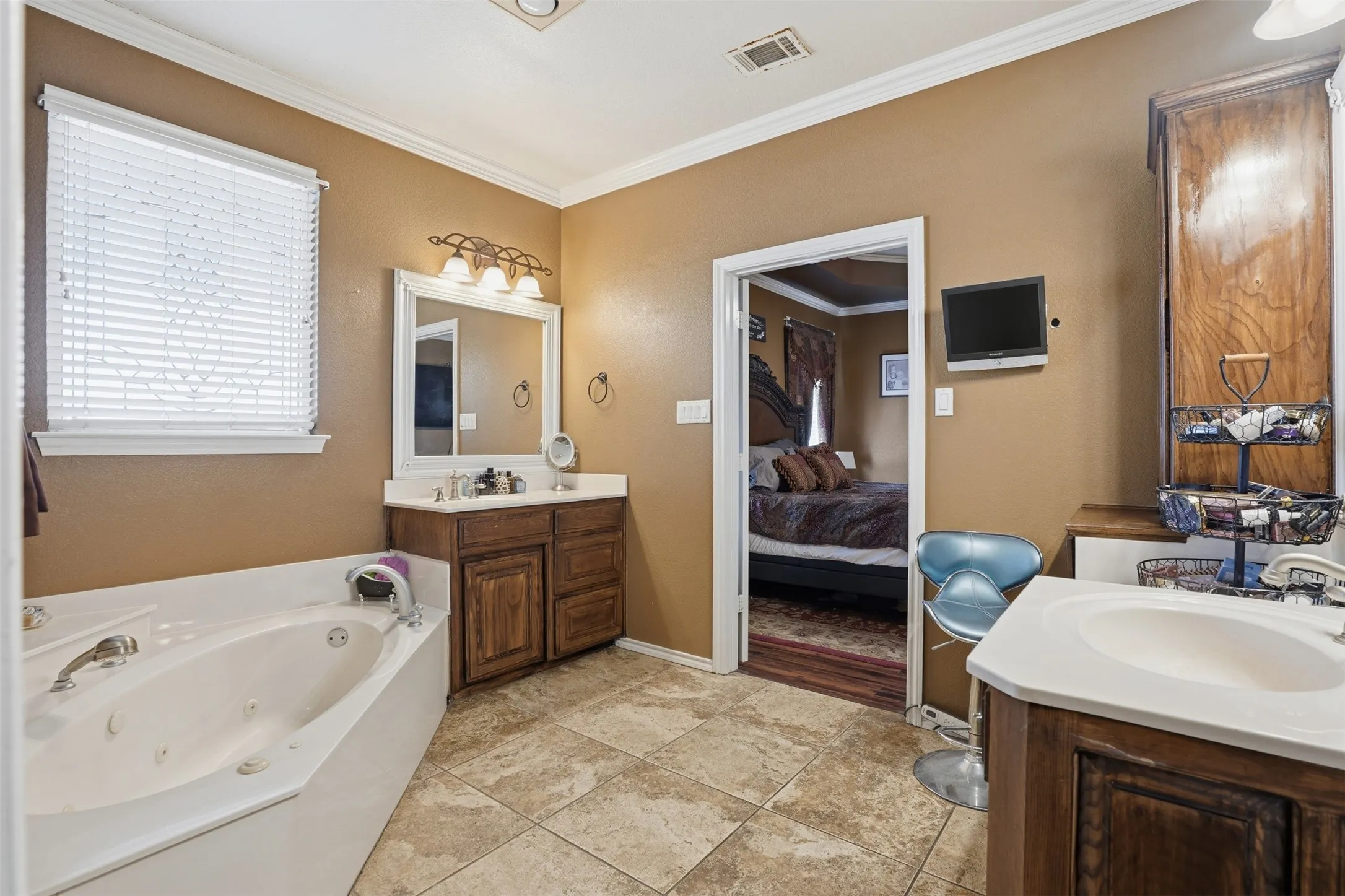 Single Family Residence For Sale in Johnson County , 7229 County Road 1205, Rio Vista, Texas 76093, 4 Bedroom, 2 Bathroom, Garage spaces, 2,644 Sqft, built in 2002, mls#21201591, Real Estate Agent in Rio Vista, Homes For Sale in Johnson county, Homes For Sale in Rio Vista, Realtor in Rio Vista Texas, Real Estate Brokerage Independent Realty Texas, Luminita Cordes Realtor
